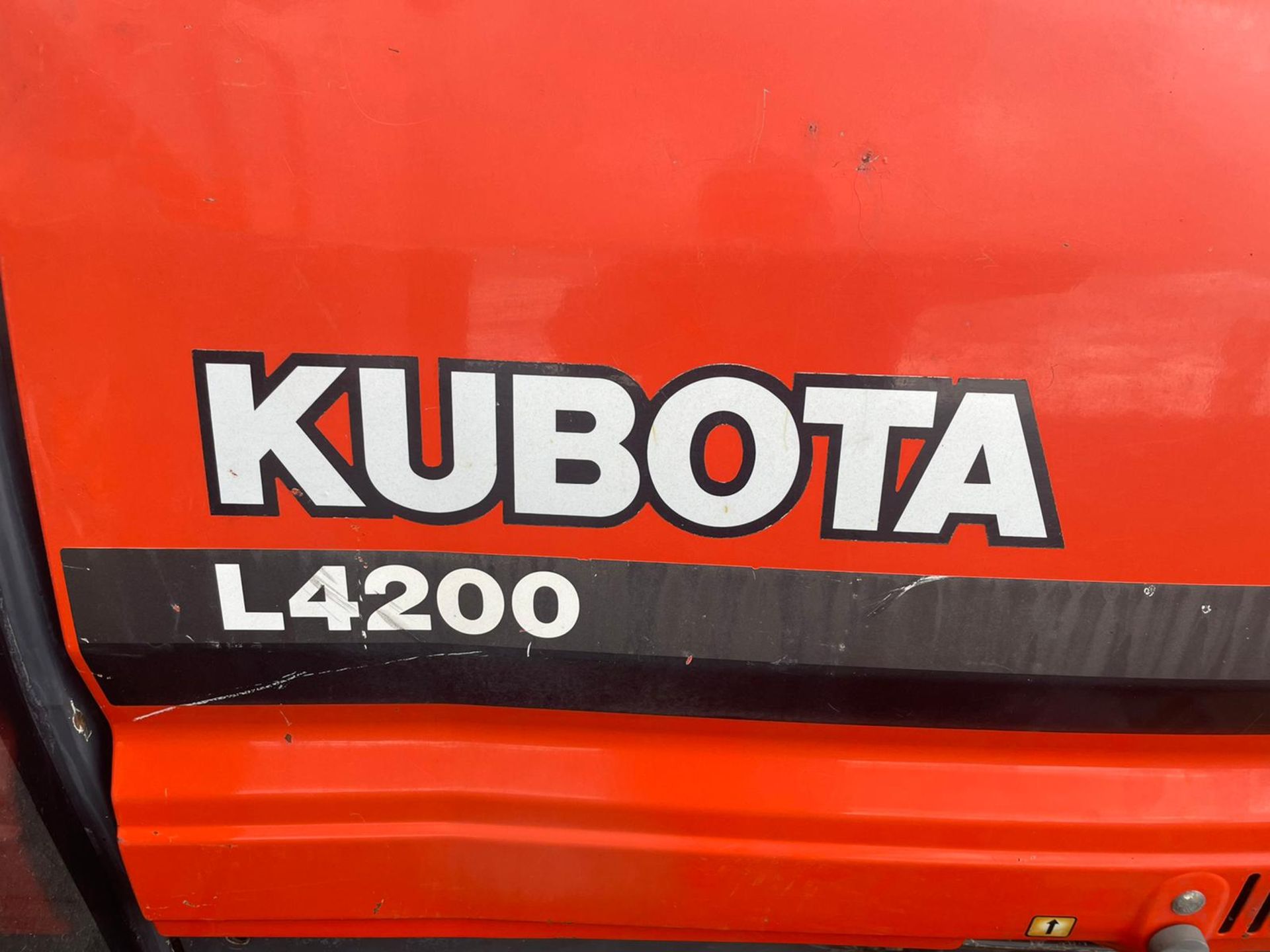 KUBOTA L4200 COMPACT TRACTOR, RUNS AND DRIVES, 45HP, GRASS TYRES, CABBED, 3 POINT LINKAGE *PLUS VAT* - Image 11 of 11