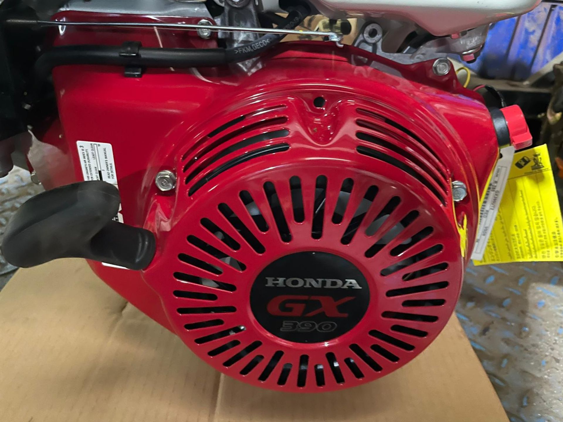 BRAND NEW AND UNUSED HONDA GX390 ENGINE, GENUINE HONDA, MANUAL IS INCLUDED *NO VAT* - Image 6 of 11