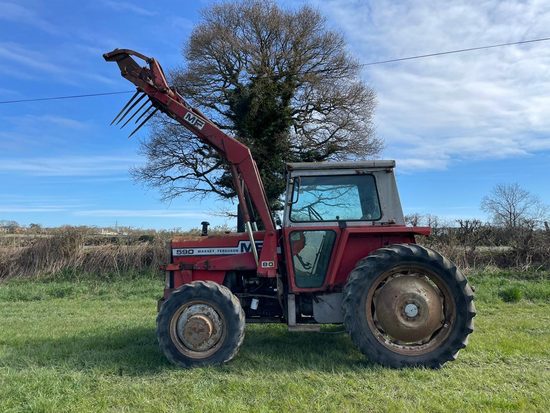 1999 MASSEY FERGUSON MG590 TRACTOR WITH LOADER, RUNS DRIVES AND LIFTS, CABBED *PLUS VAT* - Image 2 of 9