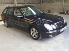 2004 MERCEDES E240 AVANTGARDE BLUE ESTATE, SHOWING 124,000 MILES, 2597CC PETROL ENGINE *NO VAT*