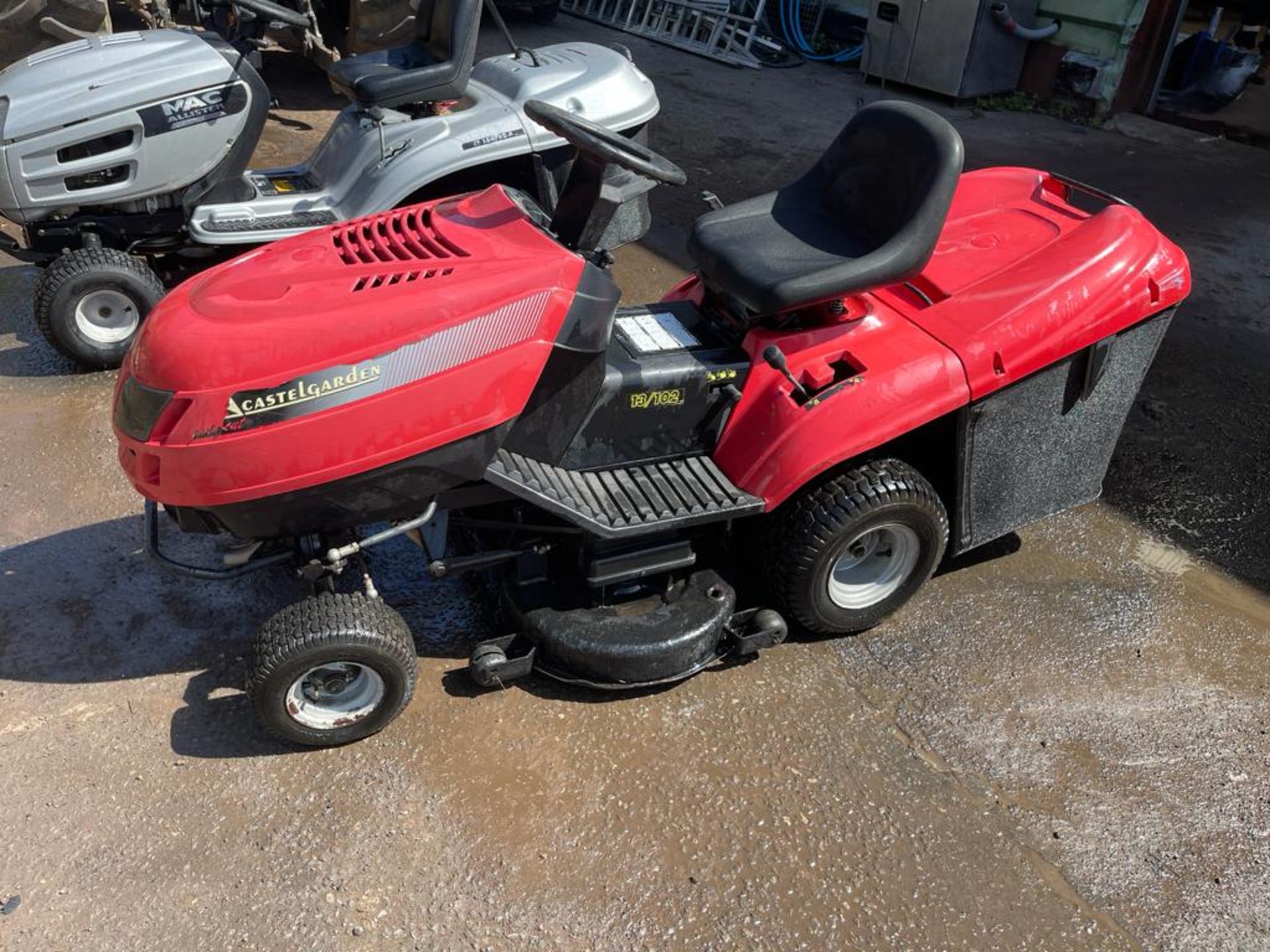CASTELGARDEN P/X RIDE ON MOWER 13/102 TWIN CUT, STARTS DRIVES AND CUTS *NO VAT* - Image 6 of 12