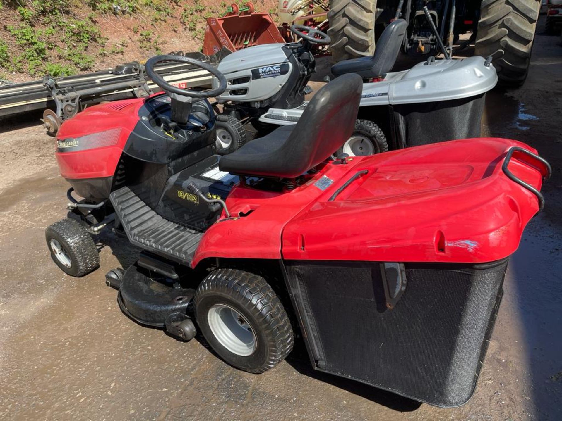 CASTELGARDEN P/X RIDE ON MOWER 13/102 TWIN CUT, STARTS DRIVES AND CUTS *NO VAT* - Image 5 of 12