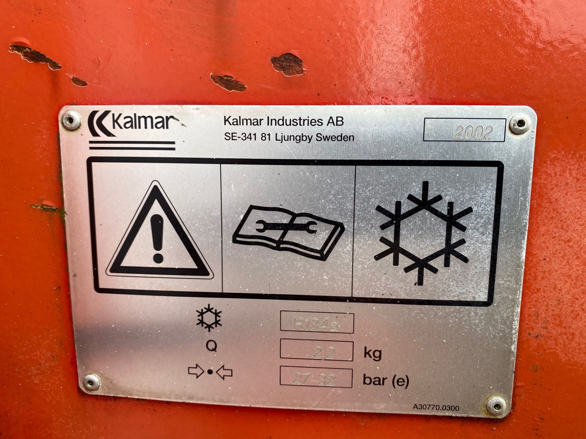 2002 KALMAR DCD100-6 10 TON FORKLIFT, STARTS, DRIVES AND RUNS AS IT SHOULD, THE DOOR IS MISSING - Image 5 of 8