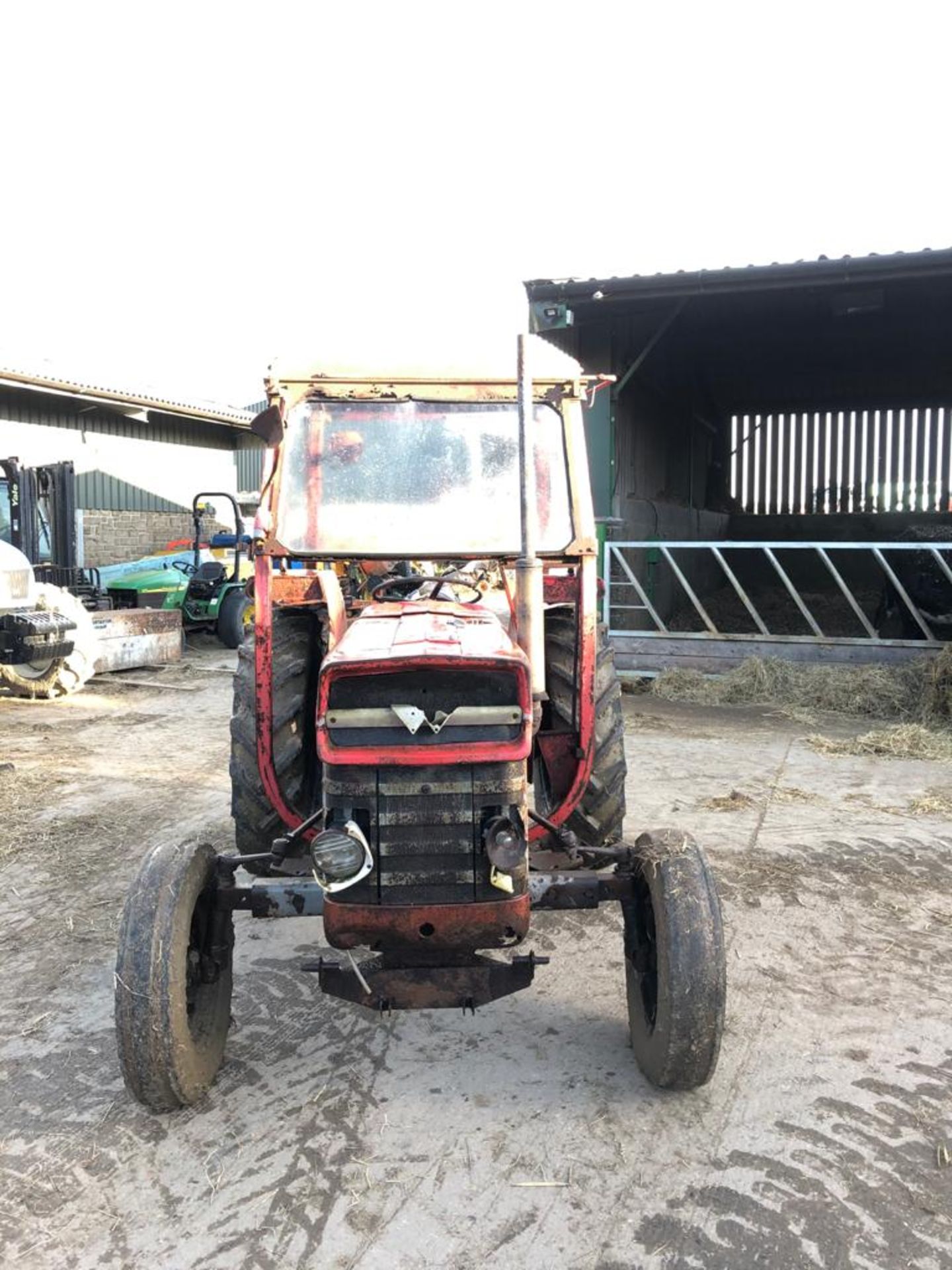 MASSEY FERGUSON 135 TRACTOR, RUNS AND WORKS WELL, REAR PTO, REAR 3 POINT LINKAGE *PLUS VAT* - Image 2 of 5