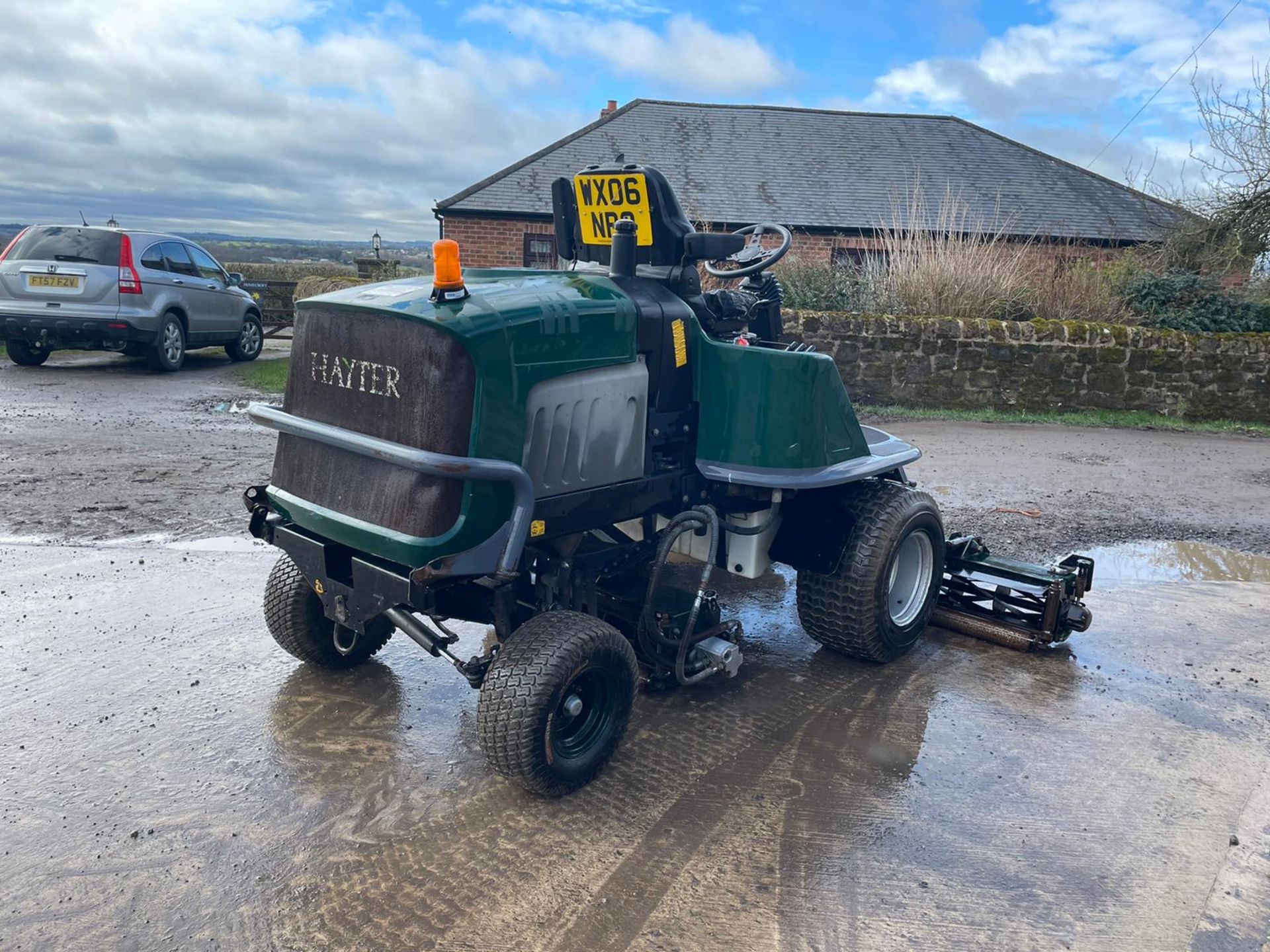 2006 Hayter LT322 Cyclinder Mower *PLUS VAT* - Image 7 of 8