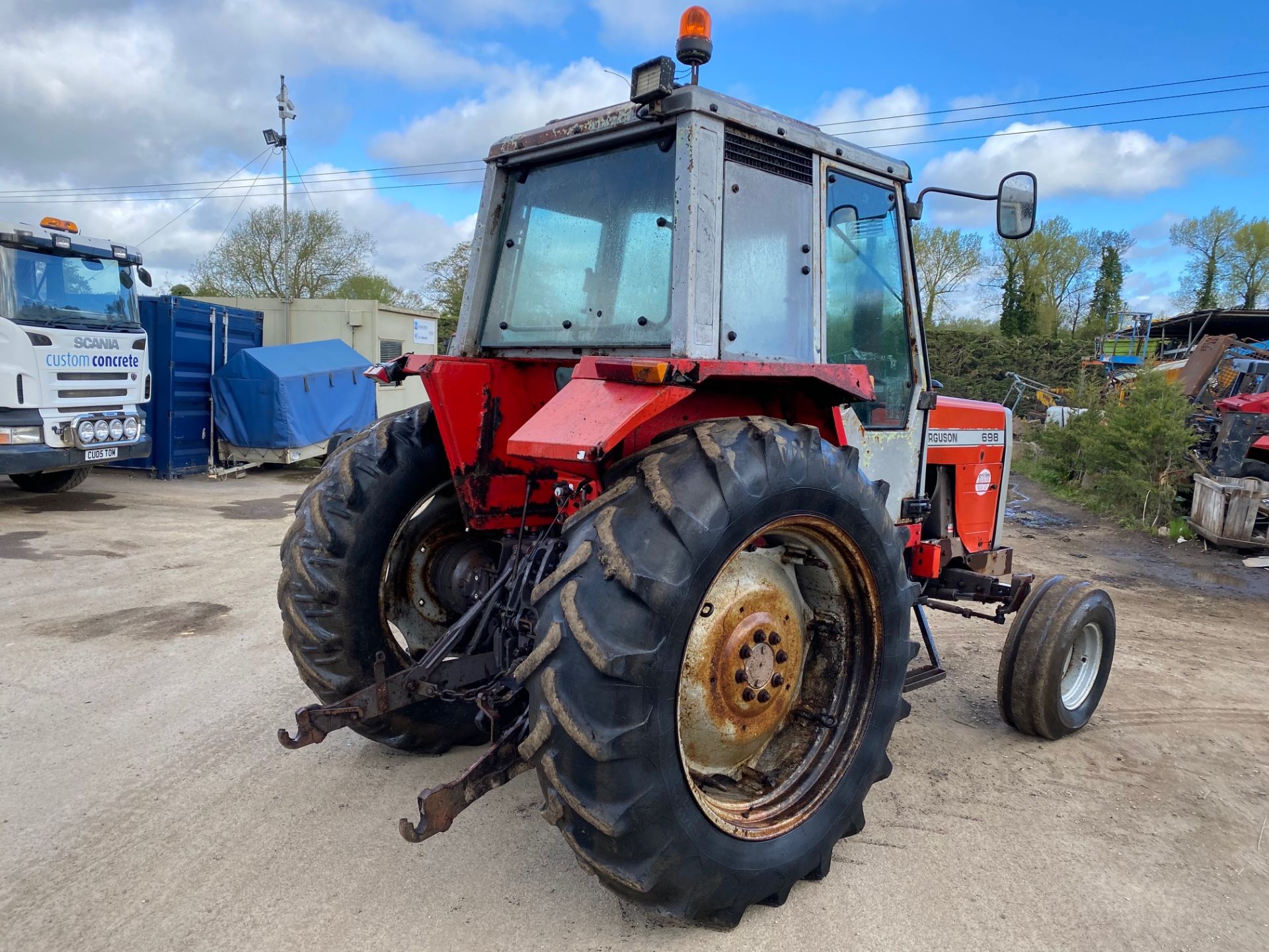 MASSEY FERGUSON 698 2 WHEEL DRIVE TRACTOR, 80HP, FULLY GLAZED CAB *PLUS VAT* - Image 3 of 6