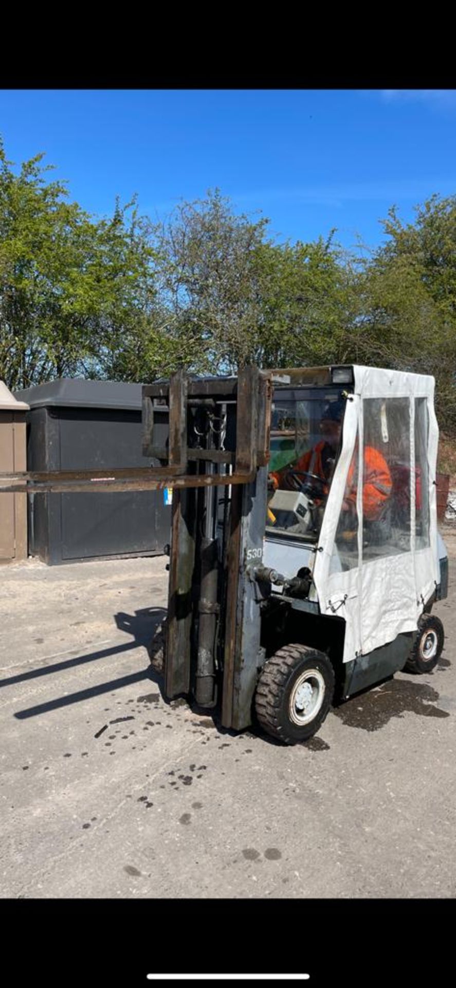 KALMAR 1.6T GAS CONTAINER SPEC FORKLIFT, STARTS DRIVES AND LIFTS TO 3.3M *PLUS VAT* - Image 8 of 17