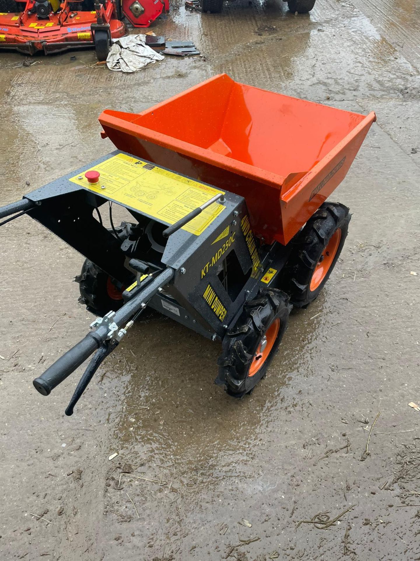 BRAND NEW AND UNUSED MINI WALK BEHIND DUMPER, BRIGGS AND STRATTON ENGINE *PLUS VAT* - Image 4 of 8