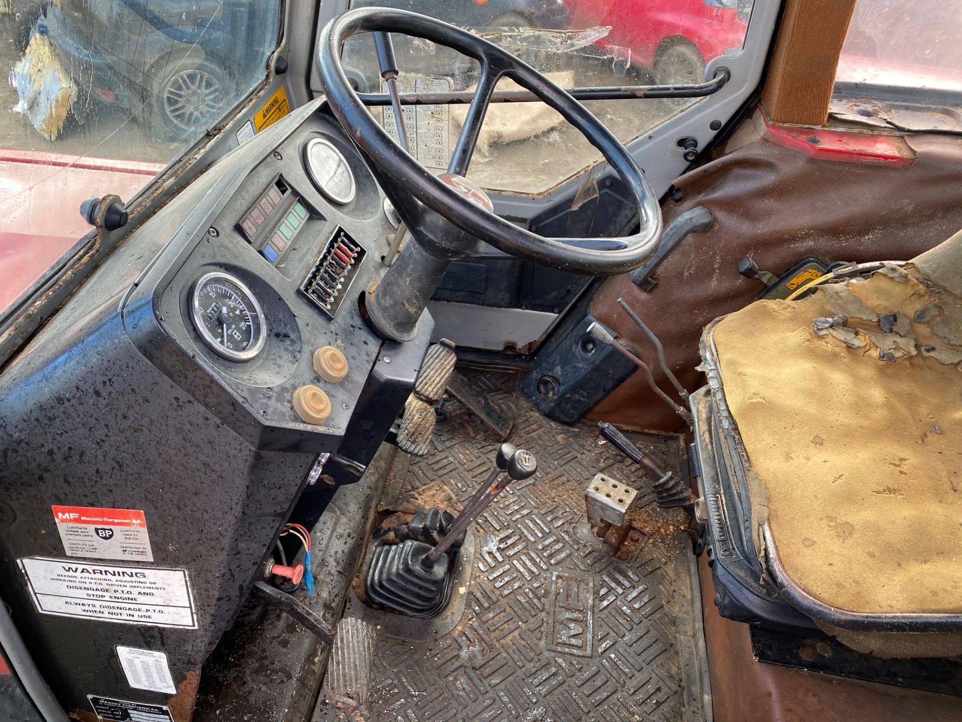 MASSEY FERGUSON 698 2 WHEEL DRIVE TRACTOR, 80HP, FULLY GLAZED CAB *PLUS VAT* - Image 6 of 6