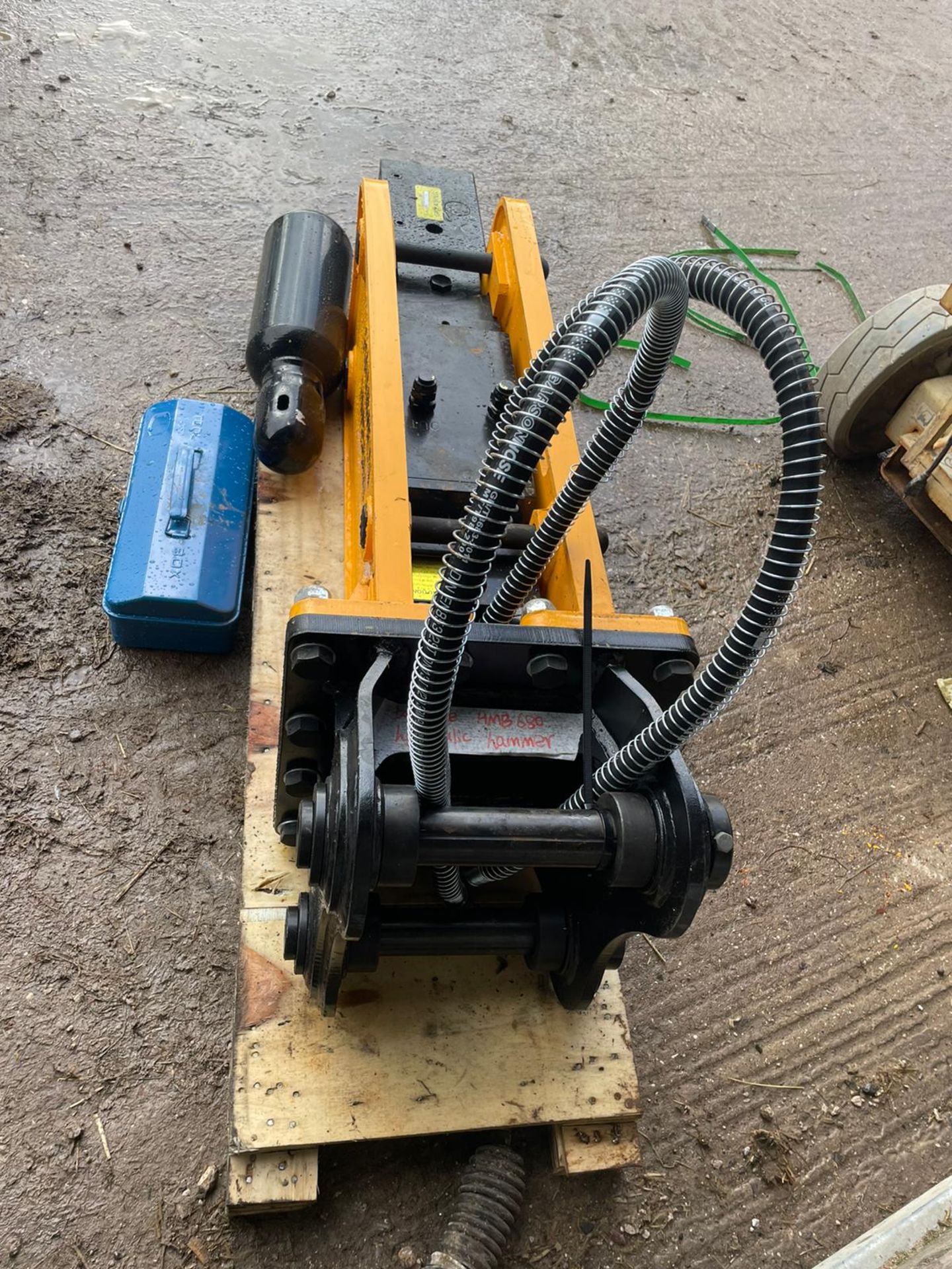 Brand New And Unused Hanmen HMB680 Breaker Suitable For 5-8 Ton Excavator *PLUS VAT* - Image 2 of 4