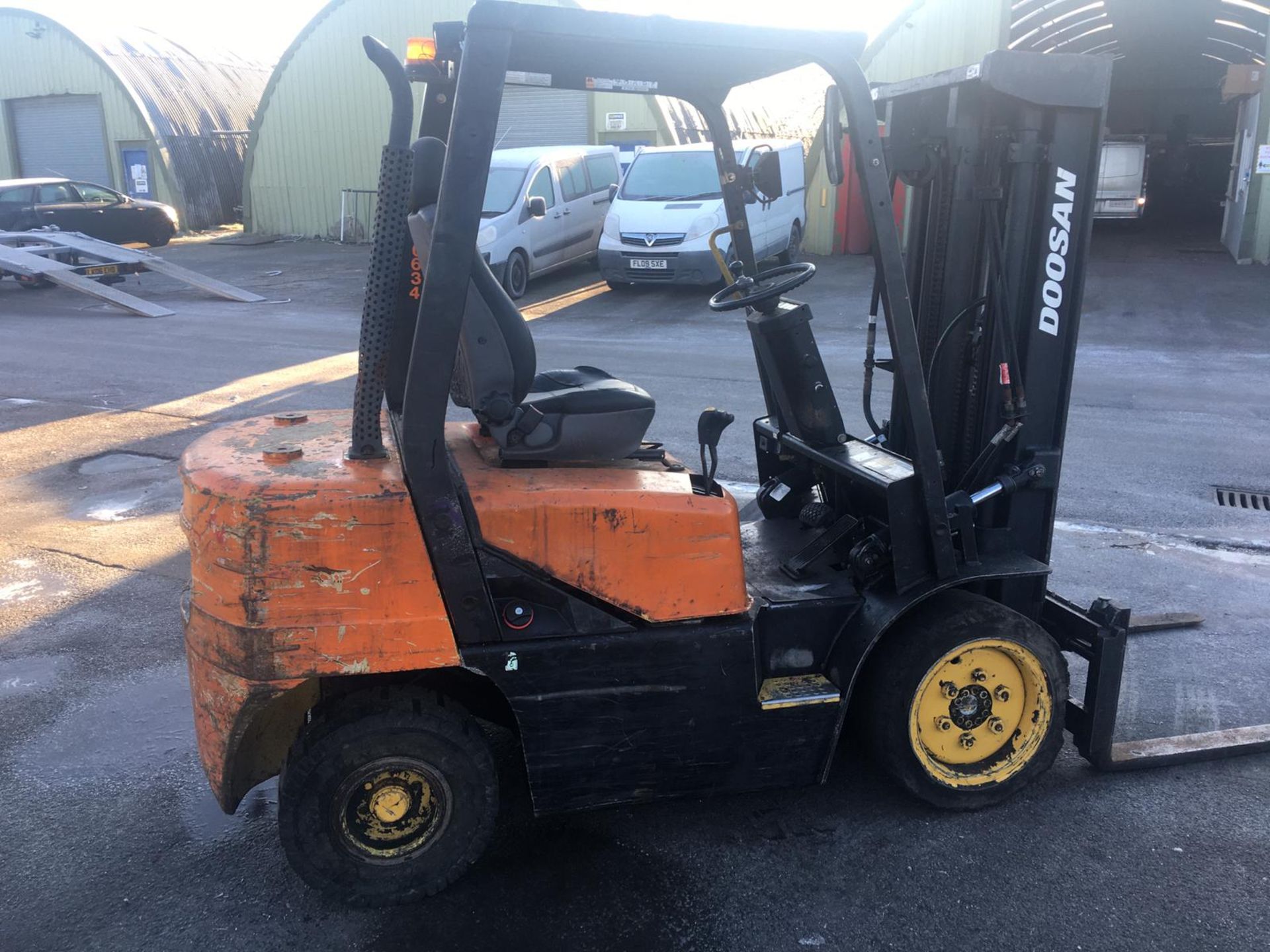 2004 DAEWOO DOOSAN 3 TON DIESEL FORKLIFT, 3 STAGE MAST, SIDE SHIFT, GOOD BRAKES, HANDBRAKE *NO VAT* - Image 5 of 15