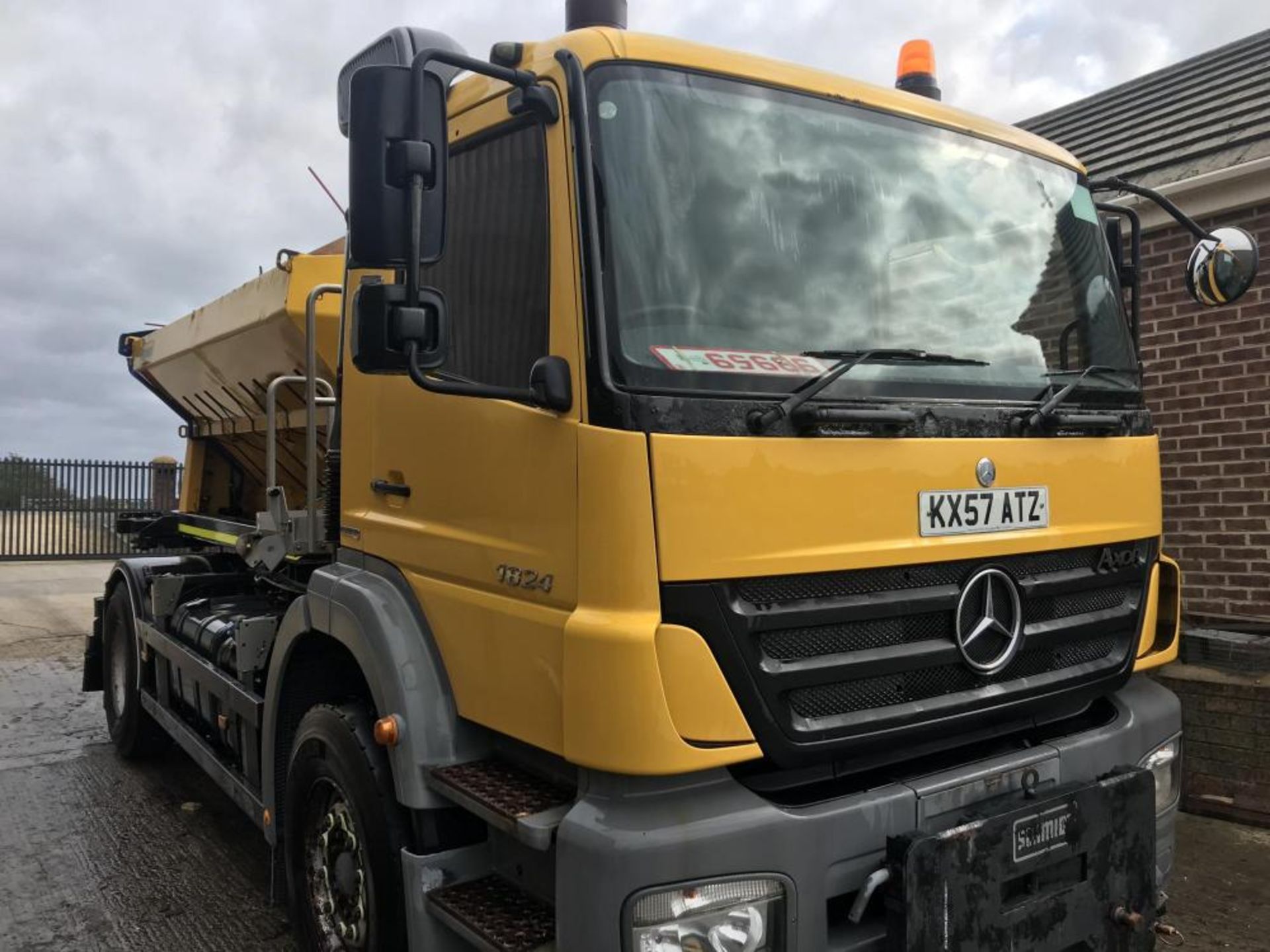 2007 (57) MERCEDES-BENZ AXOR 1824 18 TON GRITTER, SCHMIDT BODY SNOW PLOUGH, *PLUS VAT* - Image 4 of 17