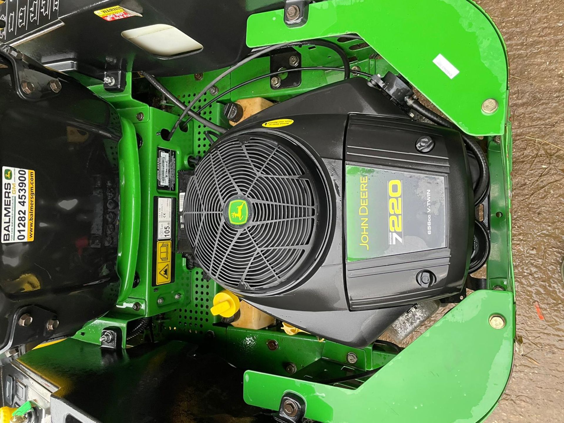 2014 JOHN DEERE Z435 ZERO TURN MOWER, SOLD NEW IN 2015, RUNS, DRIVES AND CUTS *PLUS VAT* - Image 7 of 8