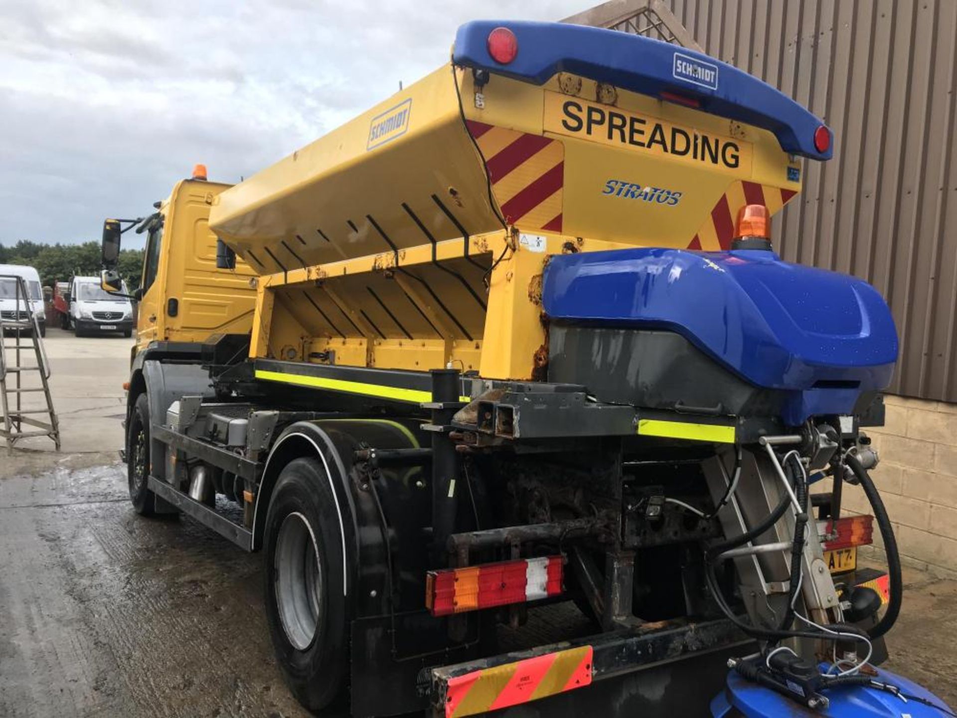 2007 (57) MERCEDES-BENZ AXOR 1824 18 TON GRITTER, SCHMIDT BODY SNOW PLOUGH, *PLUS VAT* - Image 7 of 17