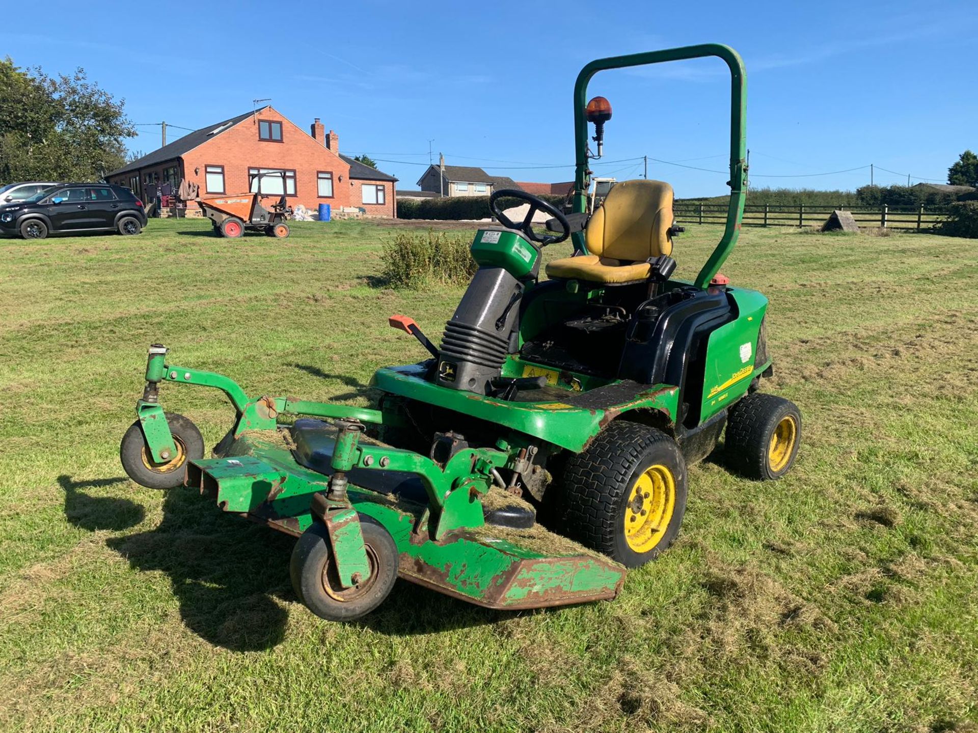 JOHN DEERE 1445 SERIES II 4WD RIDE ON DIESEL LAWN MOWER C/W OUT-FRONT ROTARY CUTTING DECK *PLUS VAT* - Image 7 of 14