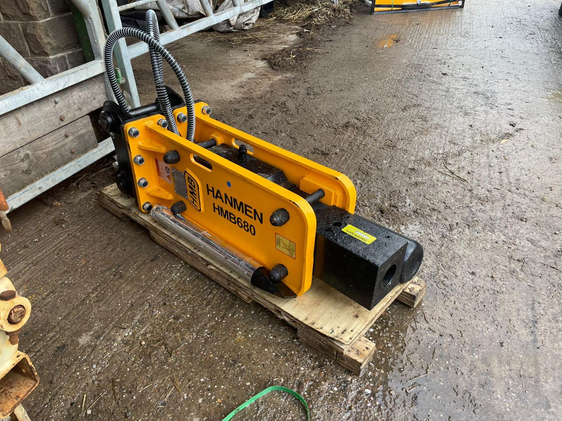 Brand New And Unused Hanmen HMB680 Breaker Suitable For 5-8 Ton Excavator *PLUS VAT* - Image 4 of 4