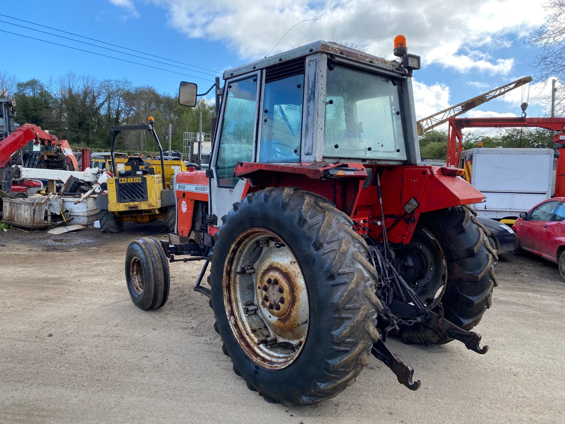 MASSEY FERGUSON 698 2 WHEEL DRIVE TRACTOR, 80HP, FULLY GLAZED CAB *PLUS VAT* - Image 4 of 6