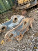 Manual quick hitch to suit 5 ton excavator. Measurements in pictures. PLUS VAT