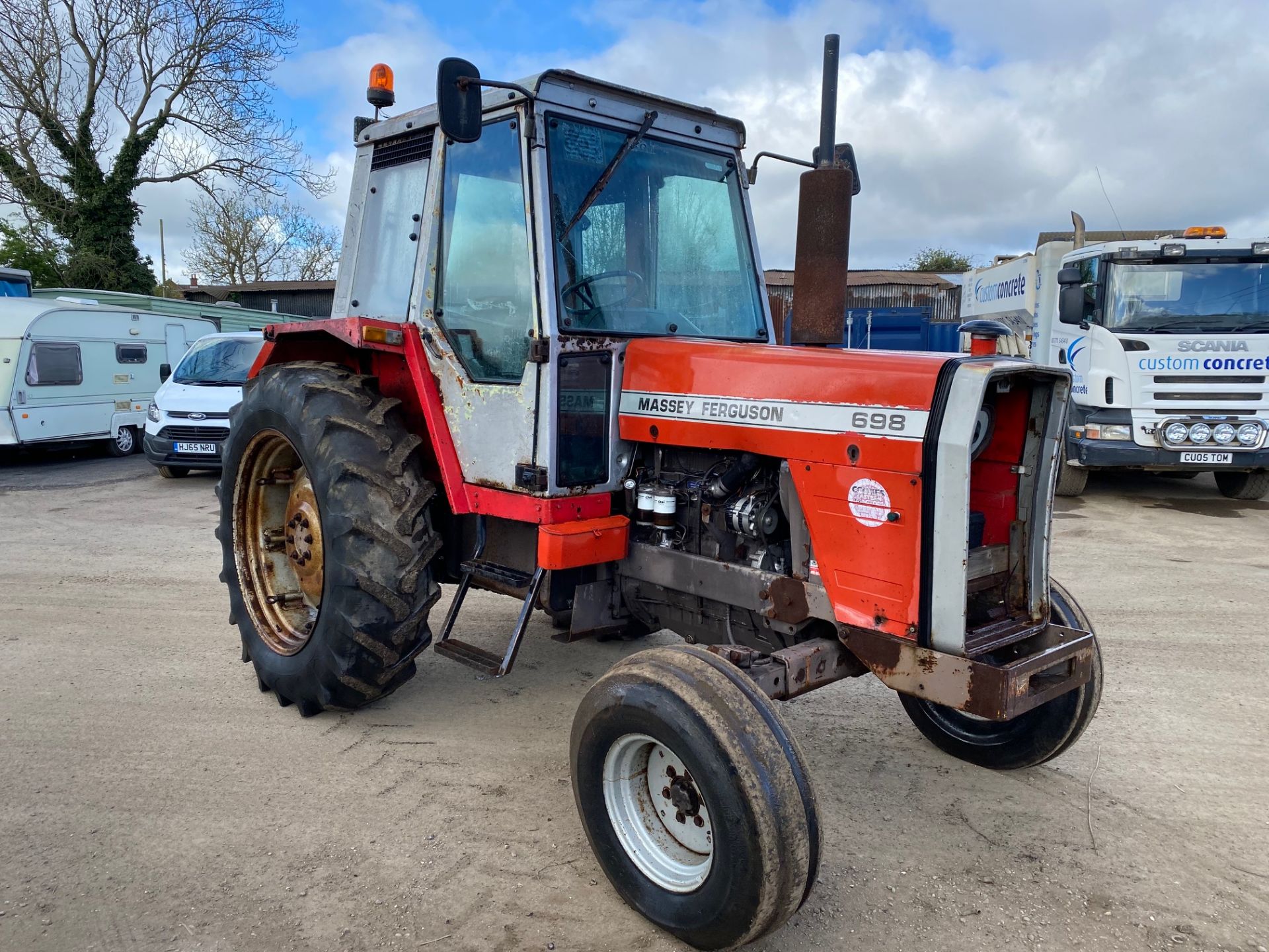 MASSEY FERGUSON 698 2 WHEEL DRIVE TRACTOR, 80HP, FULLY GLAZED CAB *PLUS VAT* - Image 2 of 6