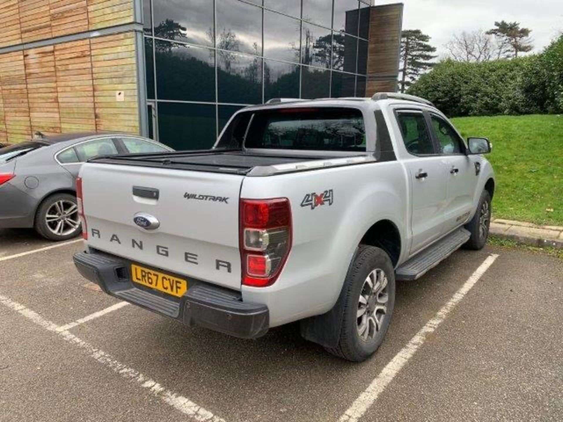 2017/67 REG FORD RANGER WILDTRAK 4X4 TDCI 3.2 DIESEL AUTO SILVER PICK-UP, SHOWING 1 FORMER KEEPER - Image 5 of 7