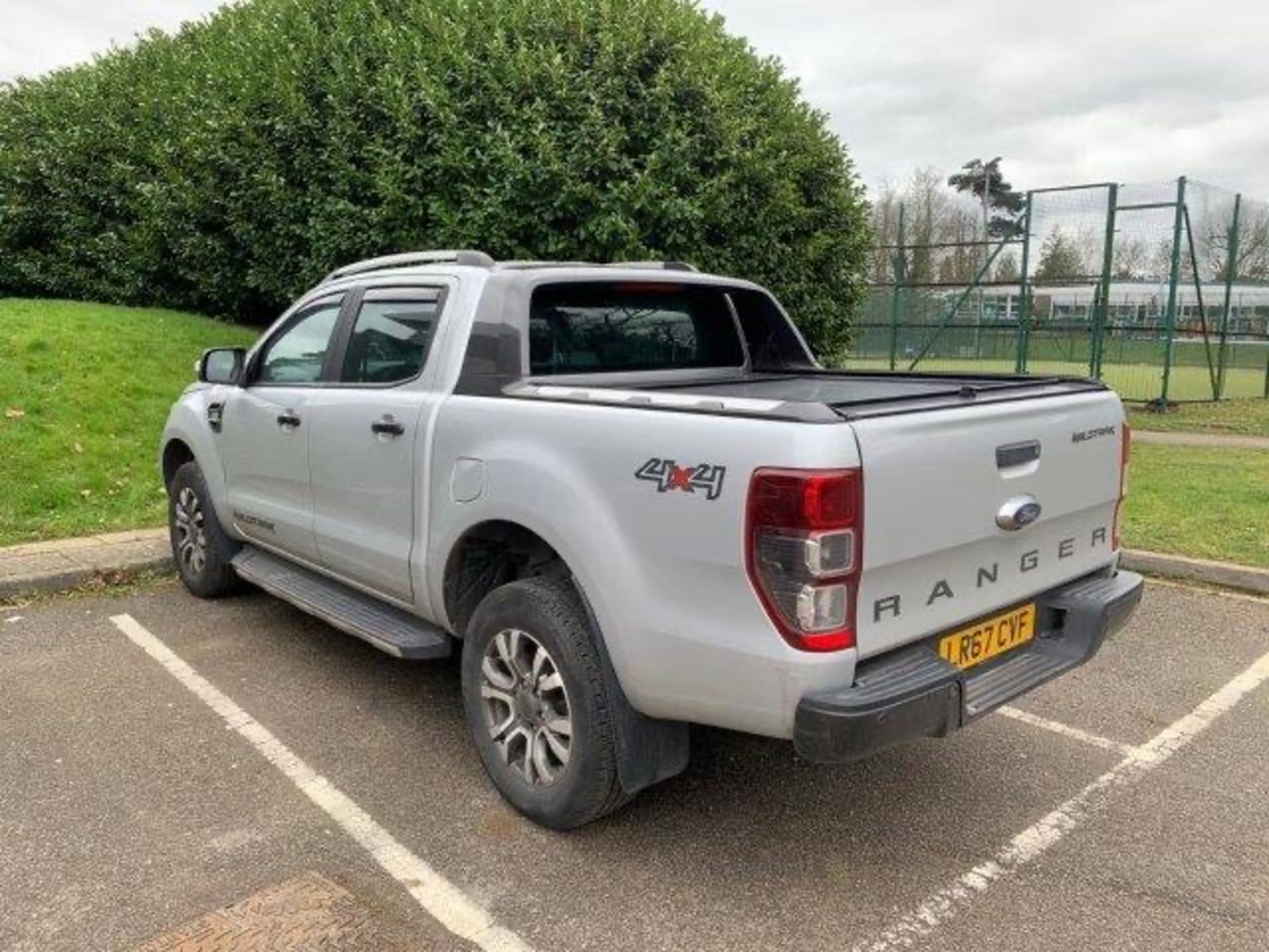 2017/67 REG FORD RANGER WILDTRAK 4X4 TDCI 3.2 DIESEL AUTO SILVER PICK-UP, SHOWING 1 FORMER KEEPER - Image 4 of 7