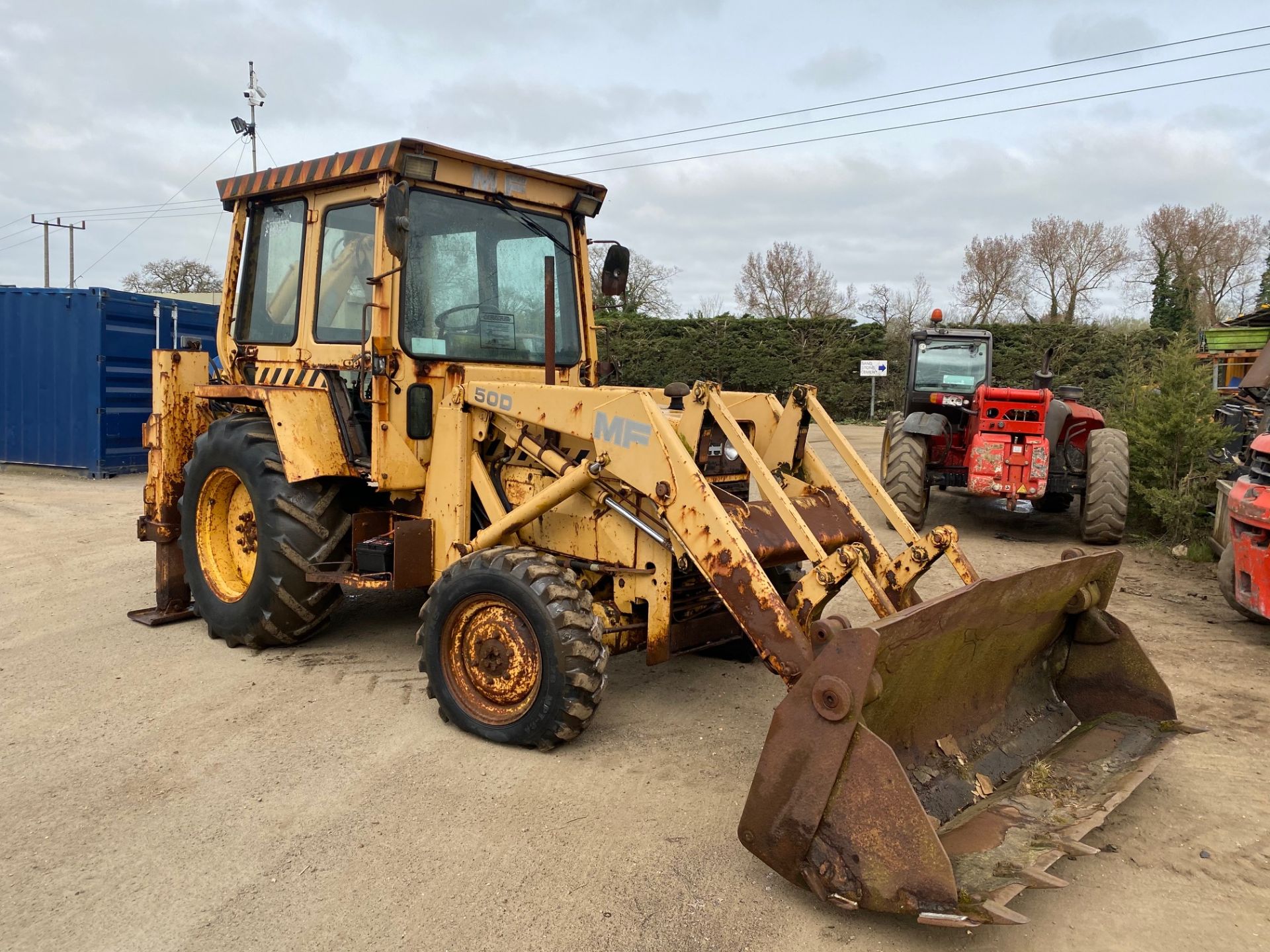 MASSEY 50D 4X4 BACKHOE, 6000 HOURS, HYRDOSTATIC DRIVE, STARTS AND RUNS WELL *PLUS VAT* - Image 2 of 7