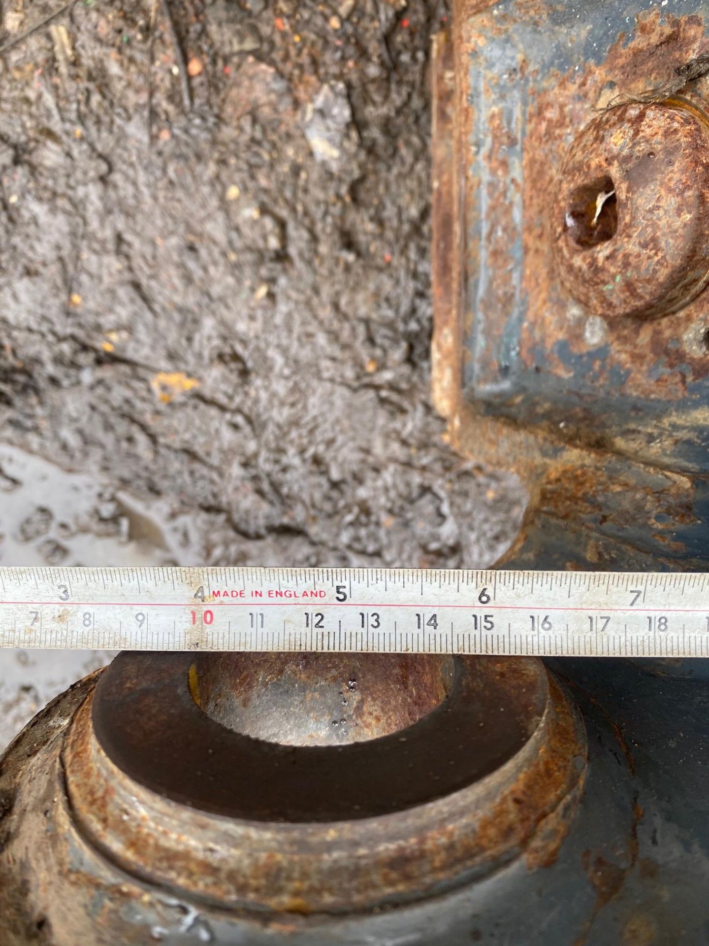 Manual quick hitch to suit 5 ton excavator. Measurements in pictures. PLUS VAT - Image 2 of 4
