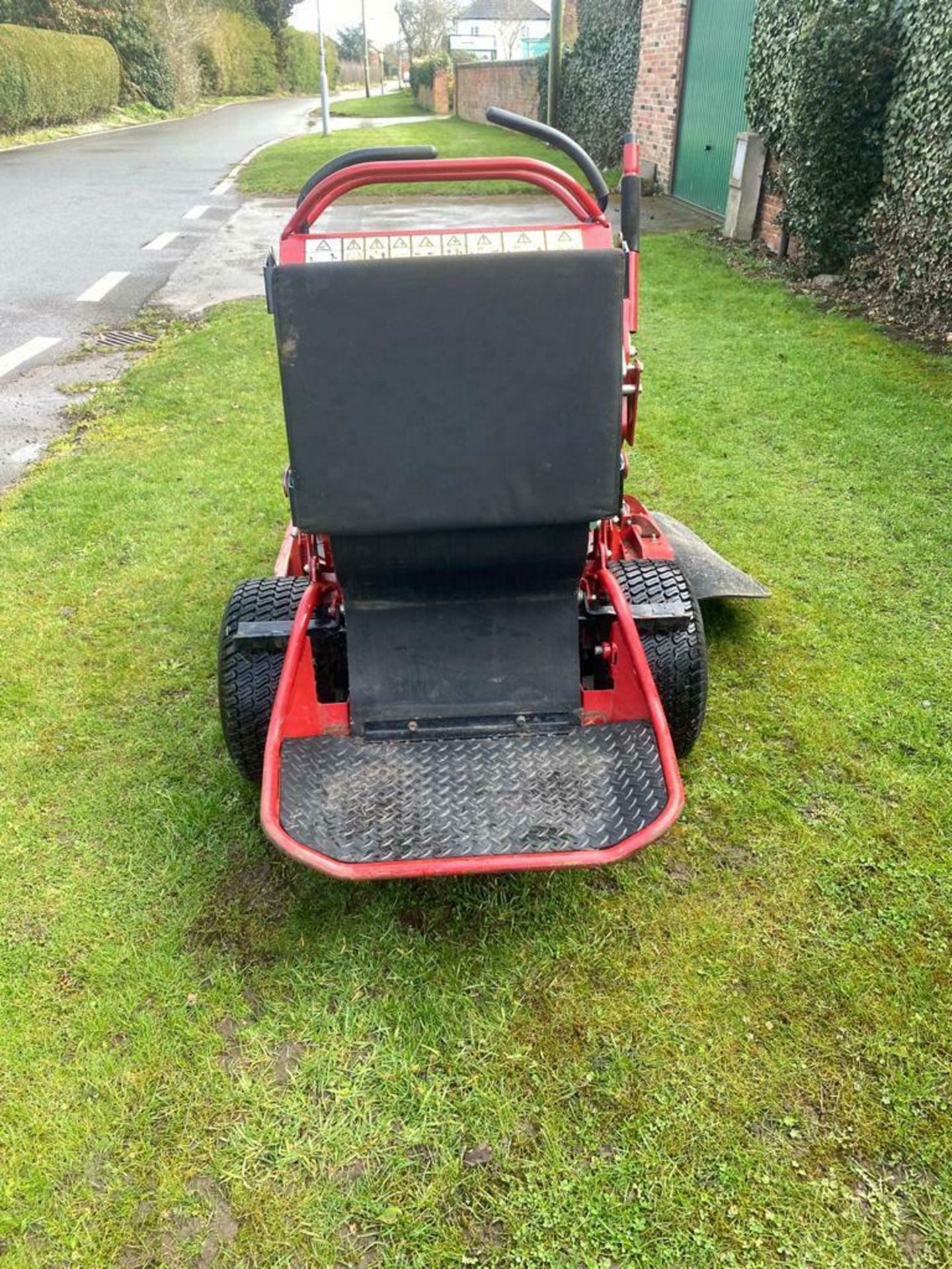 TORO GRANDSTAND STAND ON MOWER, ZERO TURN, 485 HOURS FROM NEW, YEAR 2015, 36" CUT SIDE DISCHARGE - Image 6 of 7