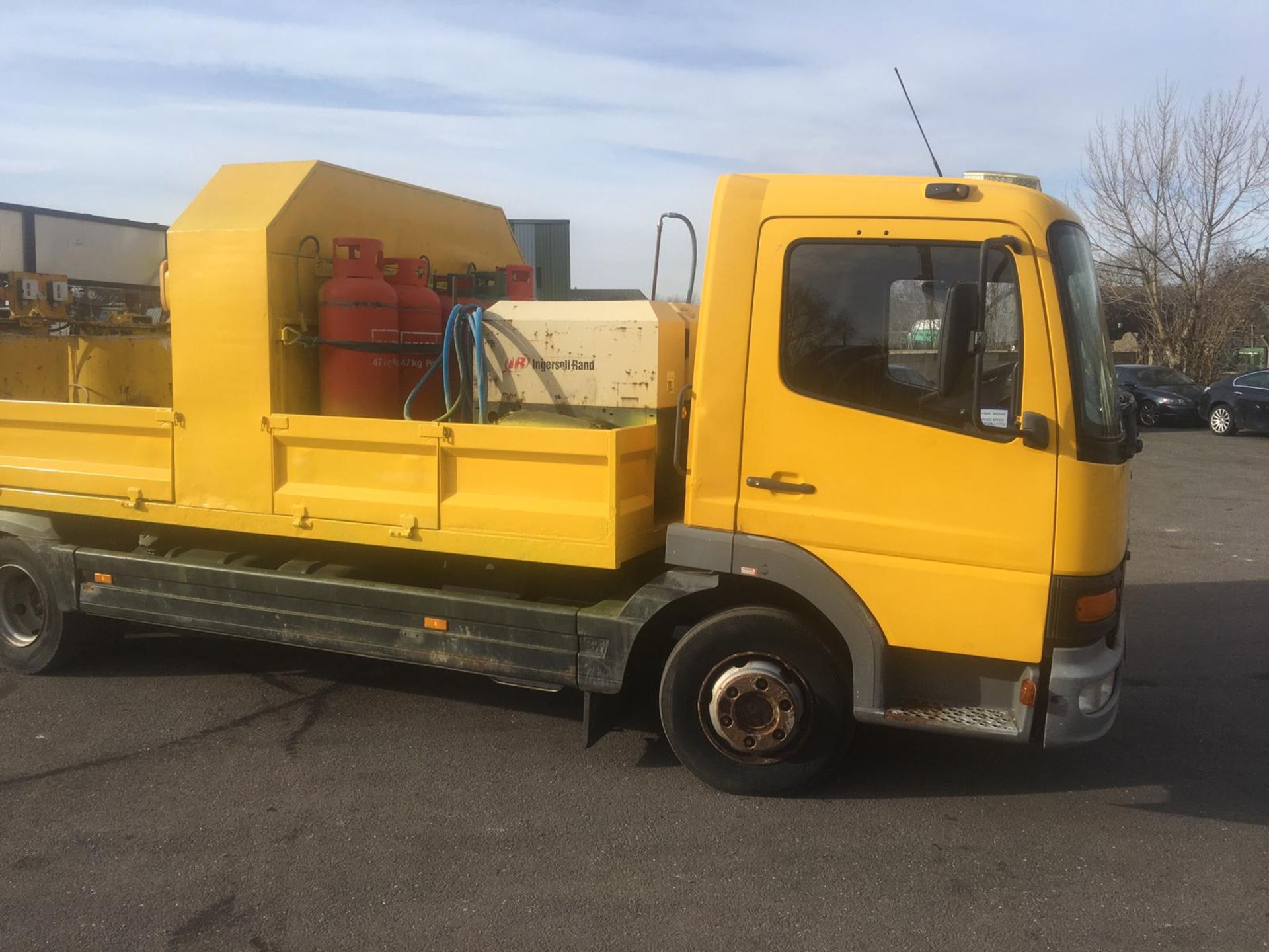 2004/54 REG MERCEDES ATEGO 1018 DAY YELLOW DROPSIDE LINE PAINTING LORRY 4.3L DIESEL ENGINE *NO VAT* - Image 3 of 64