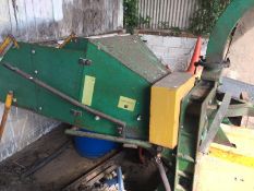 PROFESSIONAL 8" PTO DRIVEN WOOD CHIPPER, 3 POINT LINKAGE, APPROX 10 YEARS OLD *NO VAT*