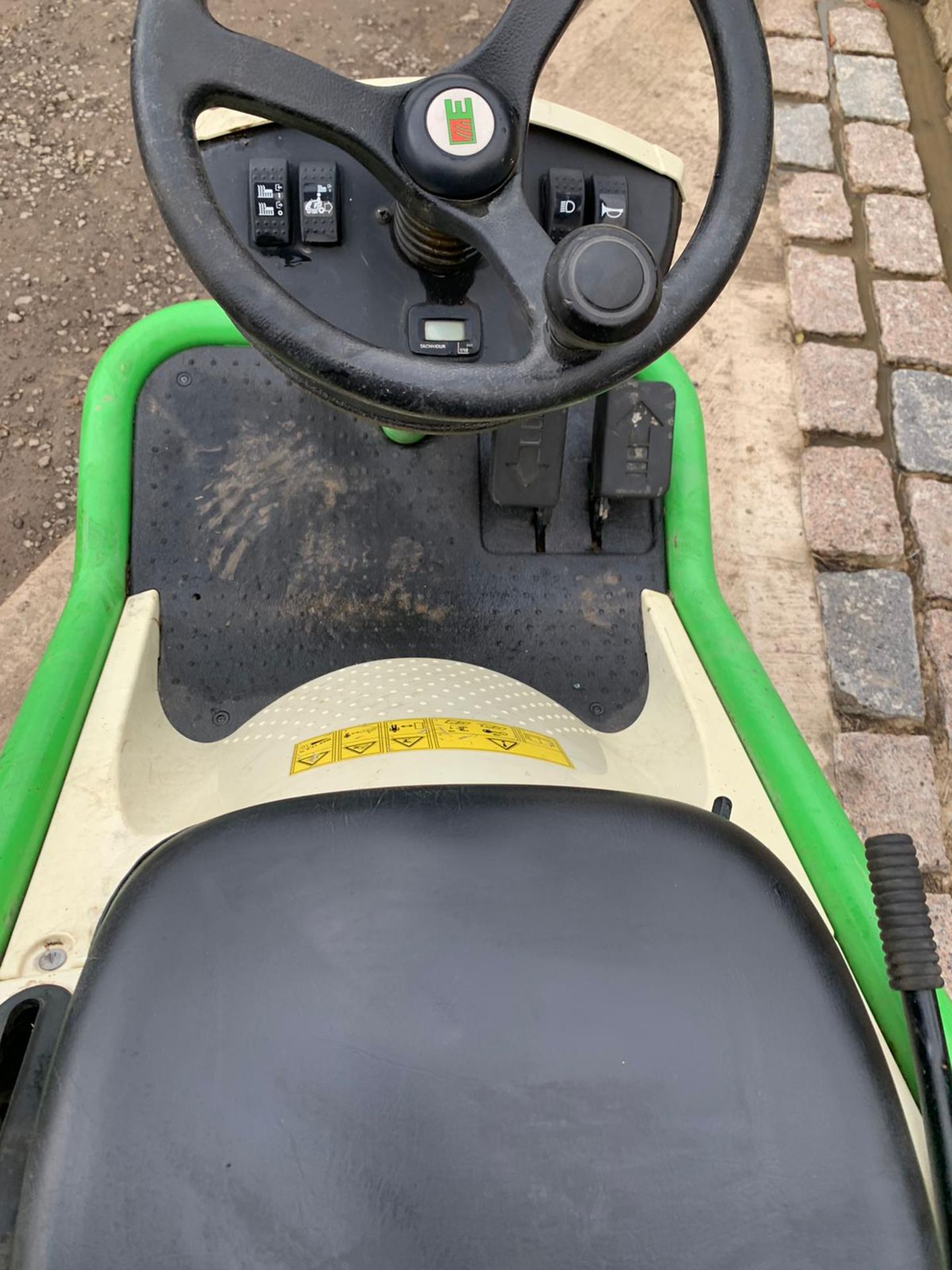 2015 ETESIA HYDRO 80 RIDE ON LAWN MOWER, RUNS, DRIVES AND CUTS *PLUS VAT* - Image 2 of 5
