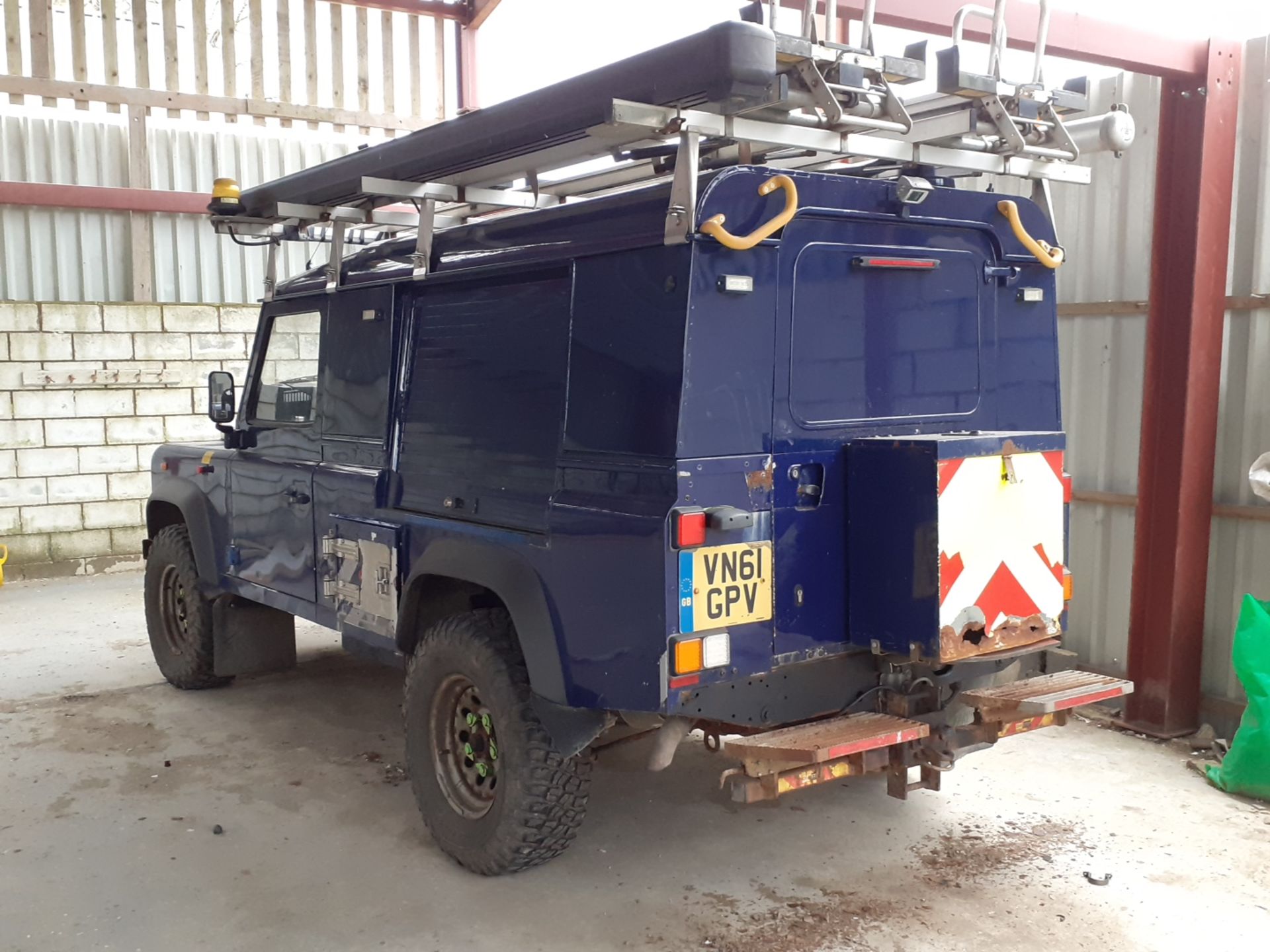 2011/61 REG LAND ROVER DEFENDER 110 HARD TOP TD 2.4 DIESEL 4X4 UTILITY, SHOWING 0 FORMER KEEPERS - Image 4 of 12