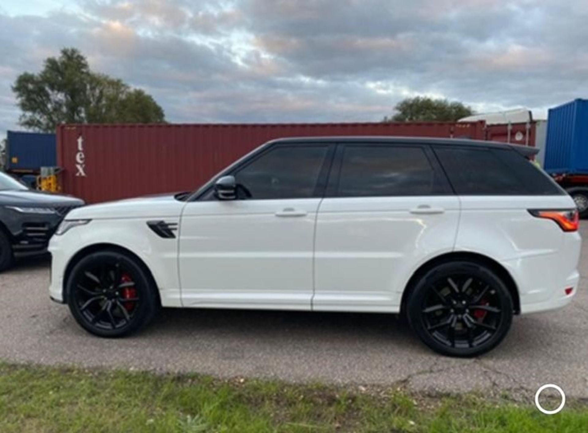 2019 RANGE ROVER SVR - 20,000 KM WITH A NOVA *PLUS VAT* - Image 3 of 6