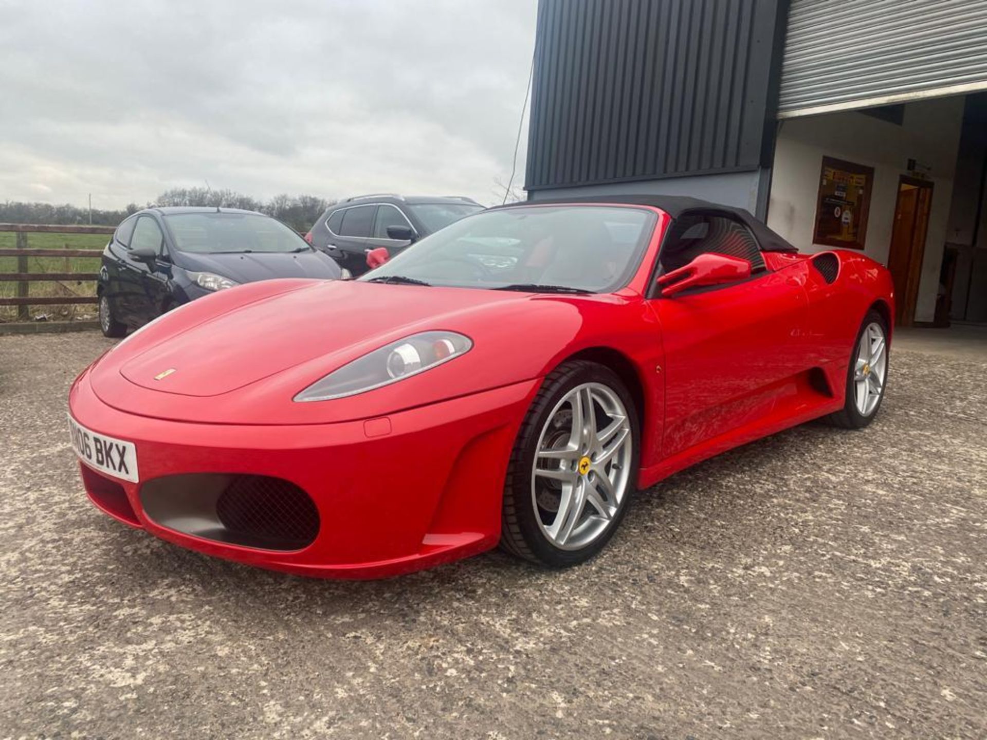 2006 FERRARI F430 SPIDER F1 CONVERTIBLE RED SPORTS CAR, SHOWING 3 FORMER KEEPERS *NO VAT* - Image 3 of 28