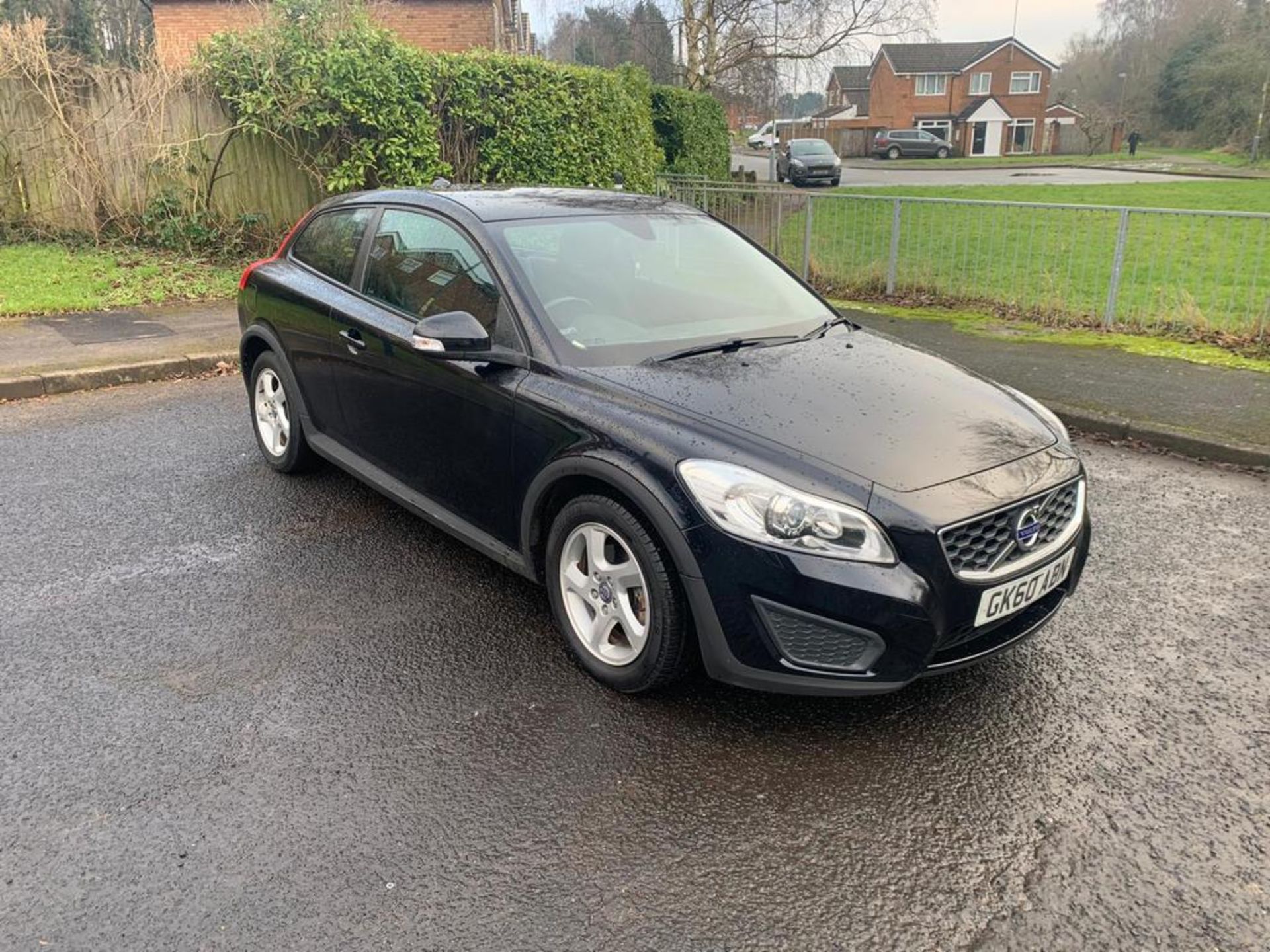 2010/60 REG VOLVO C30 SE 1.6 PETROL BLACK 3 DOOR HATCHBACK, SHOWING 4 FORMER KEEPERS *NO VAT*