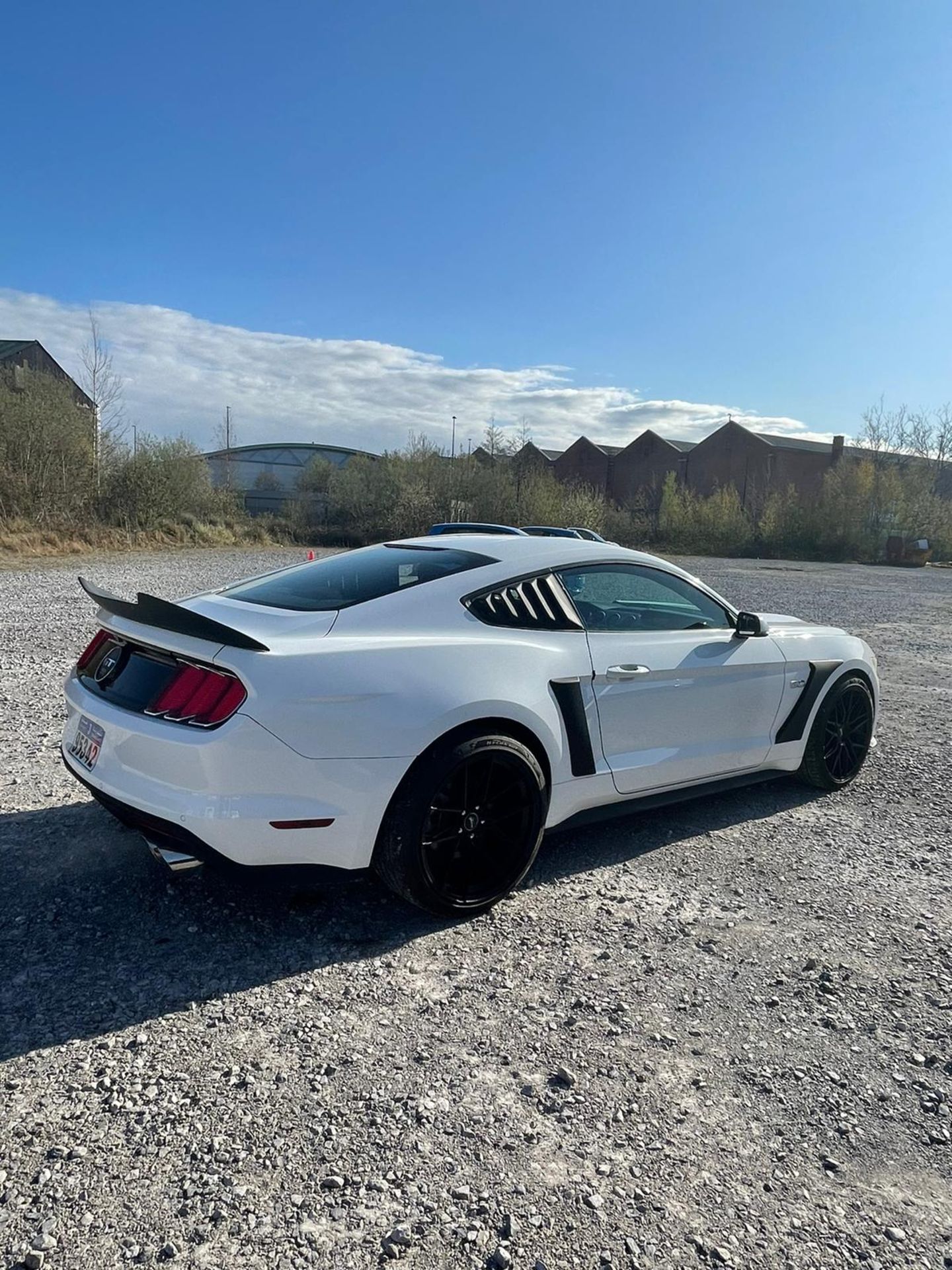 2016 FORD MUSTANG GT 5.0 V8 AUTOMATIC WITH NOVA, WIDE RED LEATHER DISPLAY INTERIOR *PLUS VAT* - Image 4 of 10