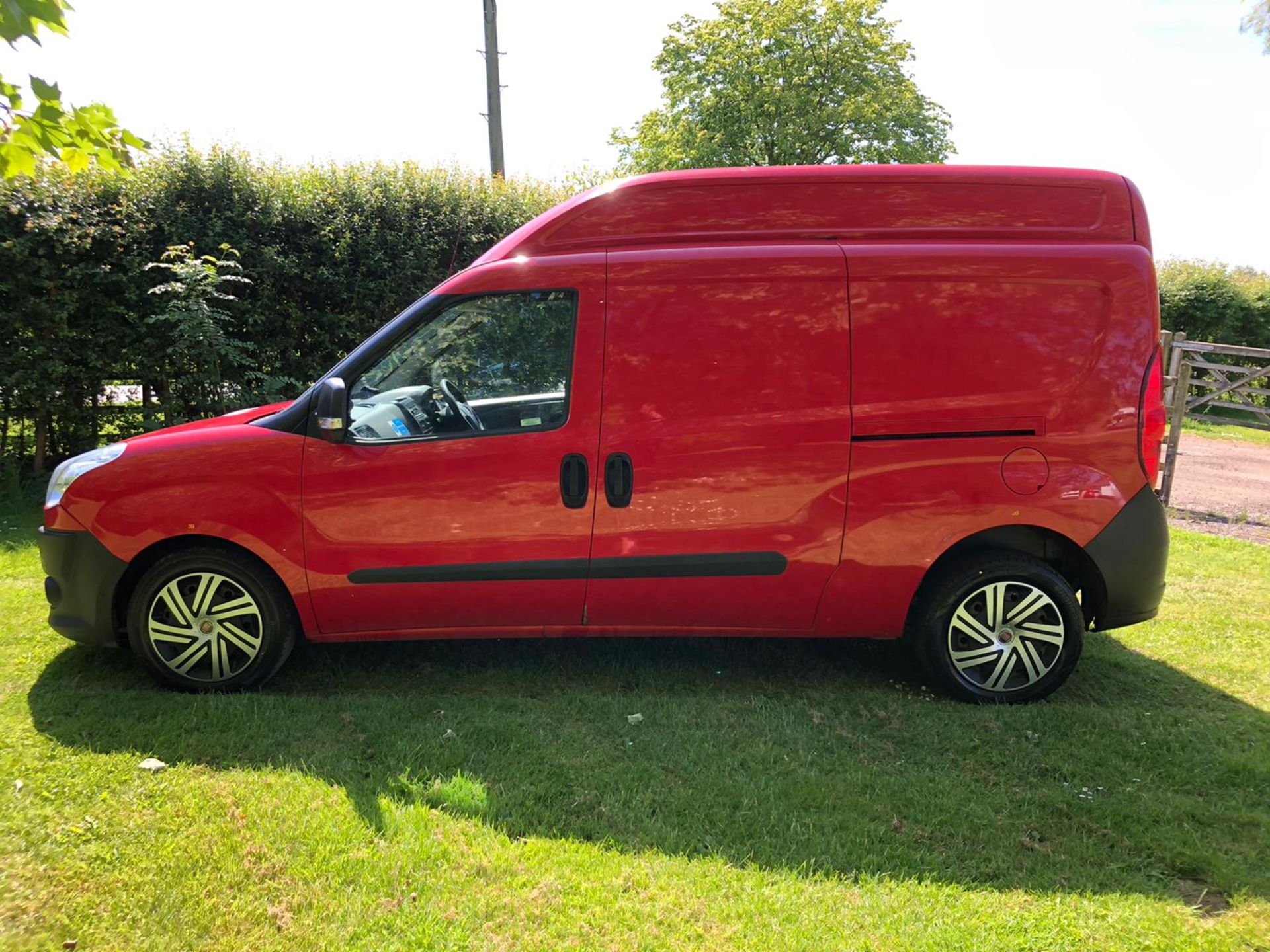 2013 FIAT DOBLO 16V XL MULTIJET LWB RED PANEL VAN, 1.6 DIESEL ENGINE, SHOWING 86K MILES *PLUS VAT* - Image 5 of 15