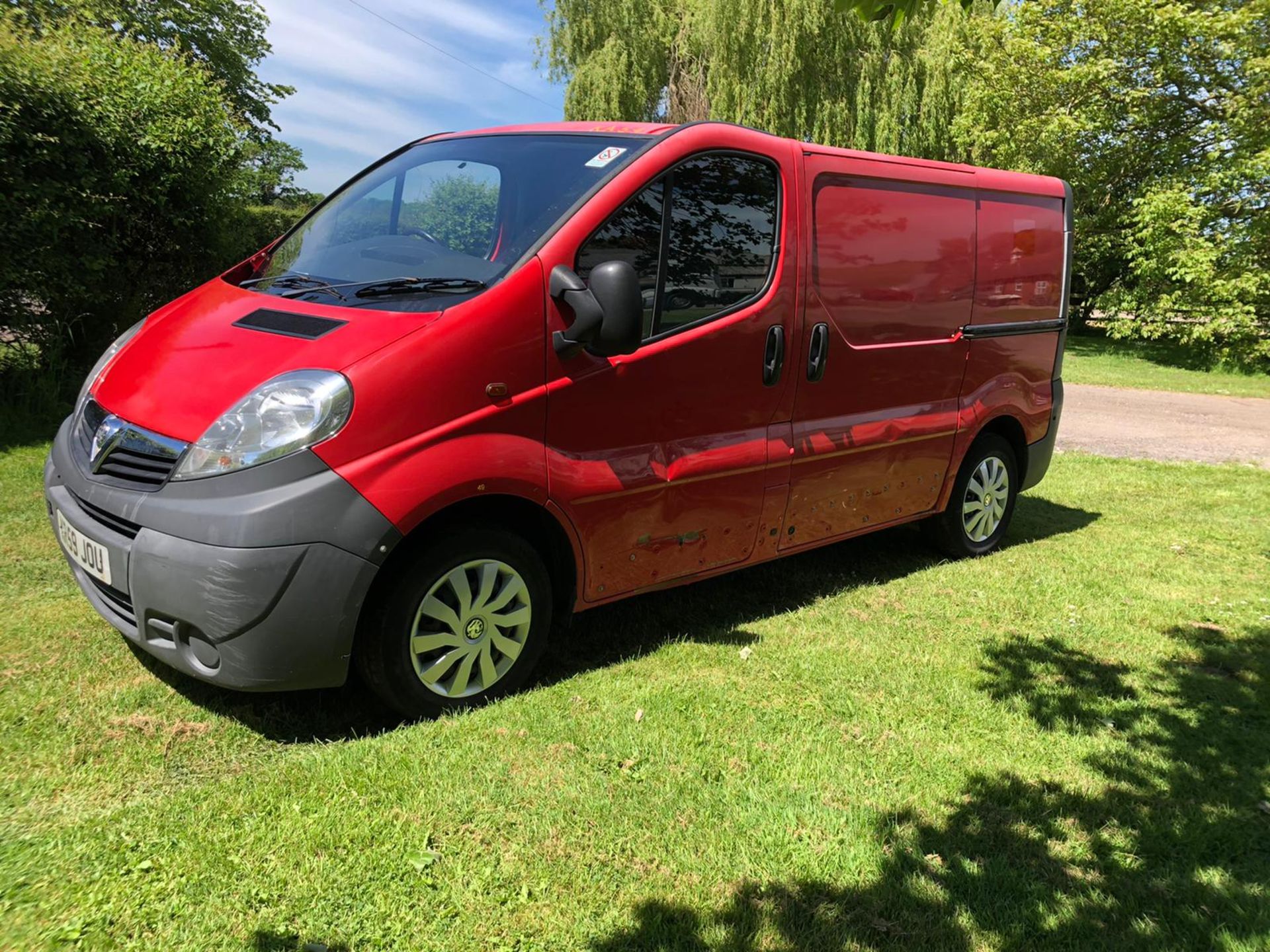 2009 VAUXHALL VIVARO 2700 CDTI SWB RED PANEL VAN, 2.0 DIESEL ENGINE, 89,936 MILES *PLUS VAT* - Image 3 of 11