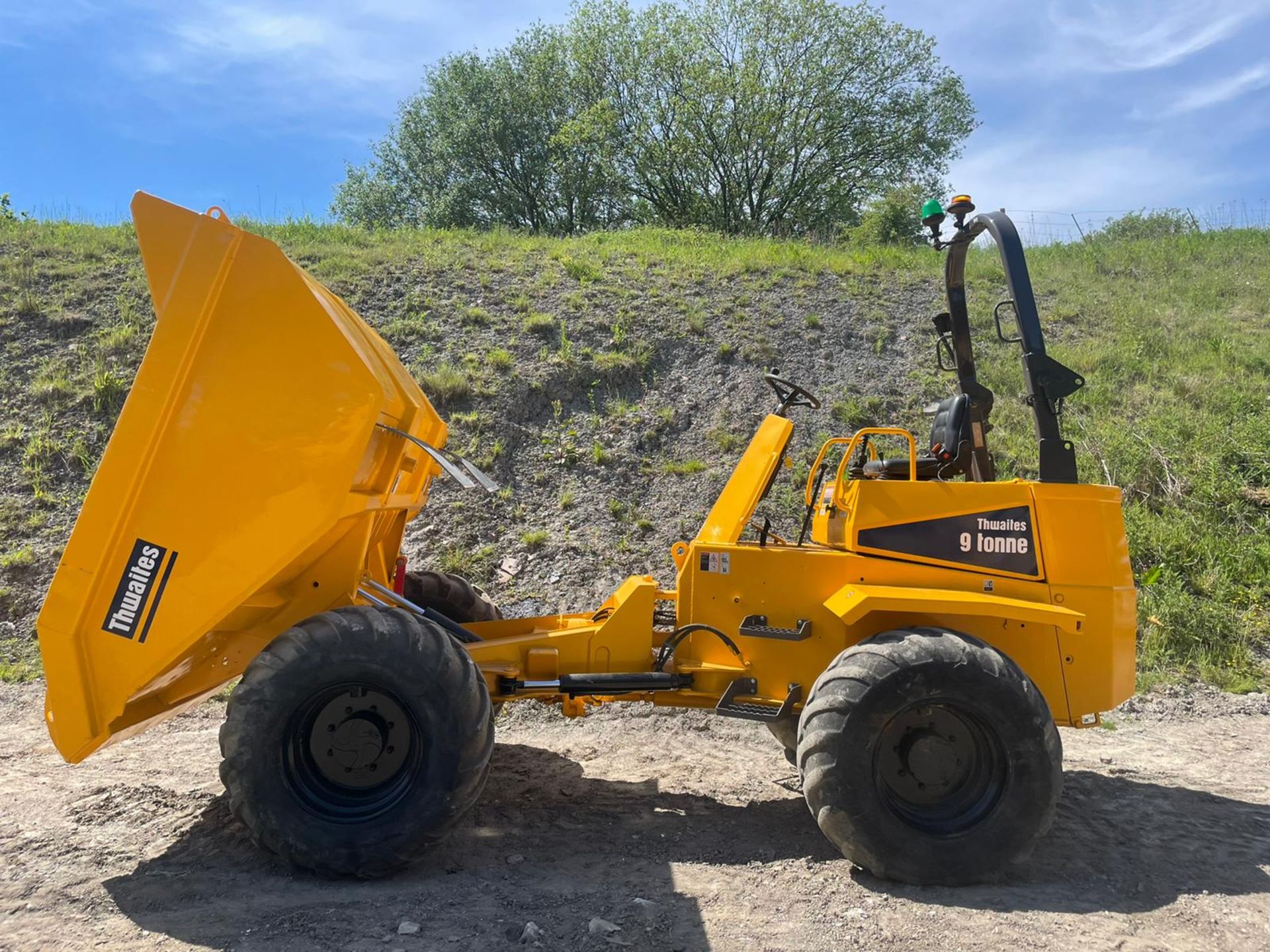 2014 THWAITES 9 TON STRAIGHT TIP DUMPER, 3,104 RECORDED HOURS, 4 WHEEL DRIVE *PLUS VAT*