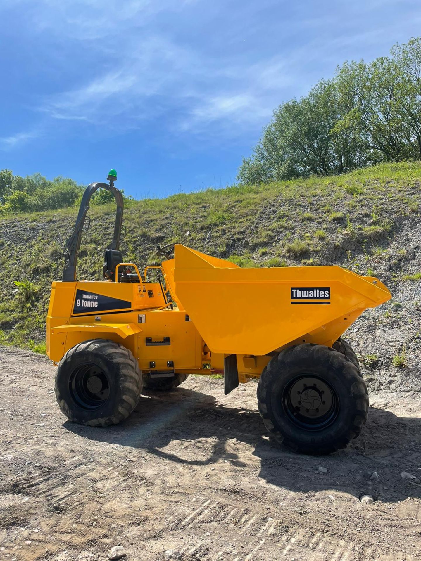 2014 THWAITES 9 TON STRAIGHT TIP DUMPER, 3,104 RECORDED HOURS, 4 WHEEL DRIVE *PLUS VAT* - Image 2 of 10