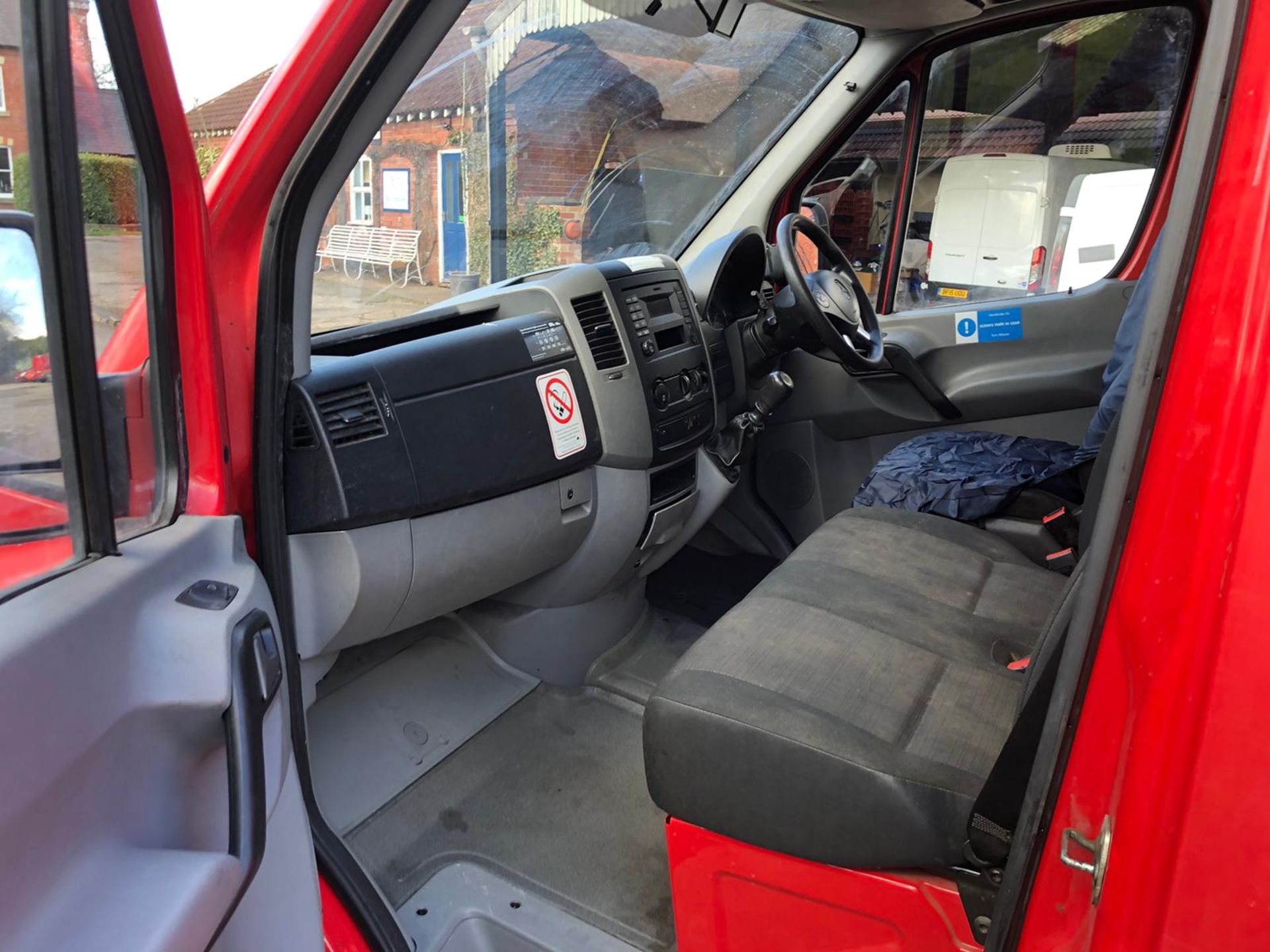 2013 MERCEDES-BENZ SPRINTER 310 CDI BLUE EFFICIENCY, DIESEL ENGINE, SHOWING 0 PREVIOUS KEEPERS - Image 8 of 12