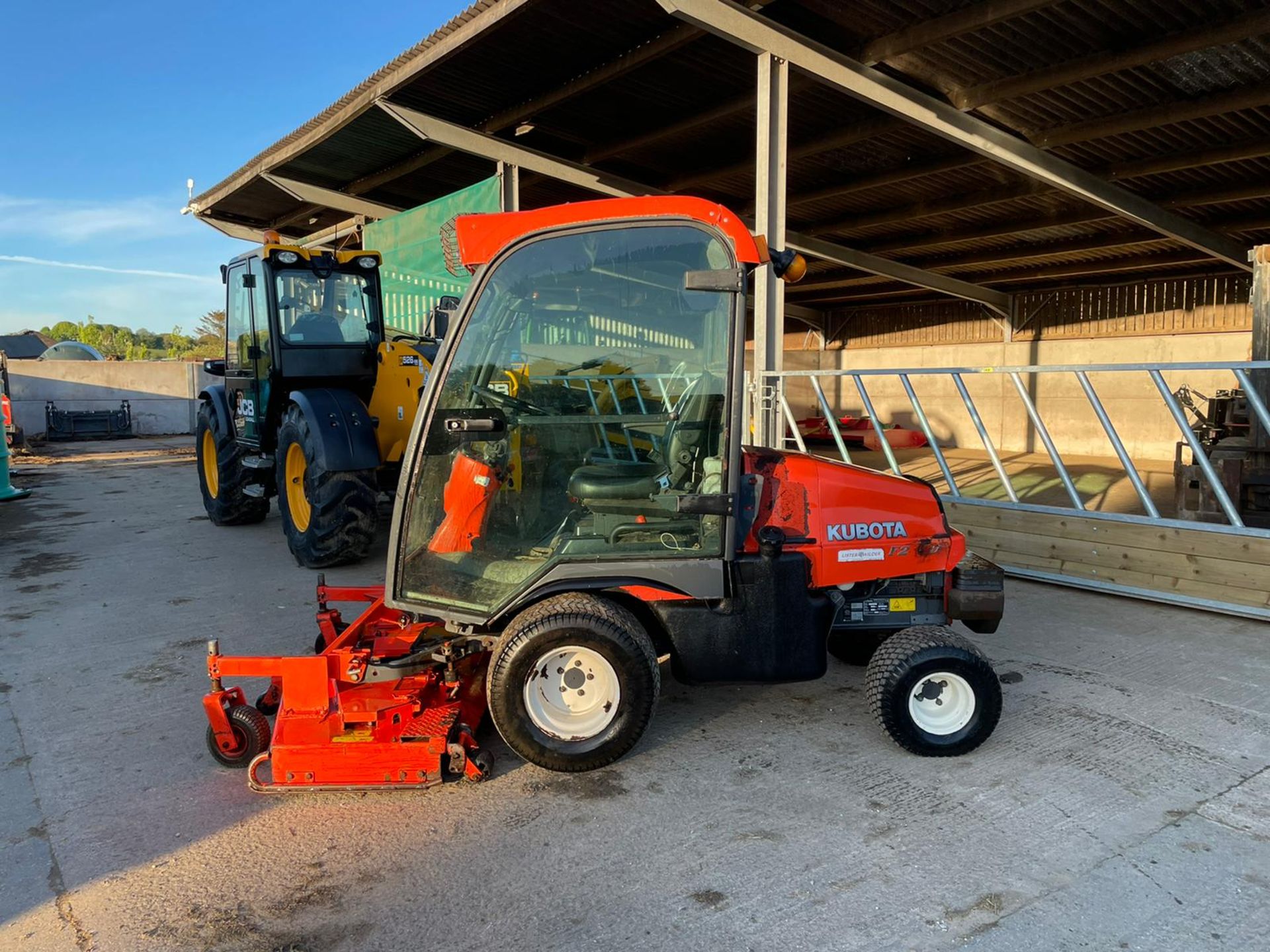 2007 KUBOTA F2880 RIDE ON MOWER, RUNS DRIVES AND CUTS, FULLY GLASS CAB, HYDROSTATIC *PLUS VAT*