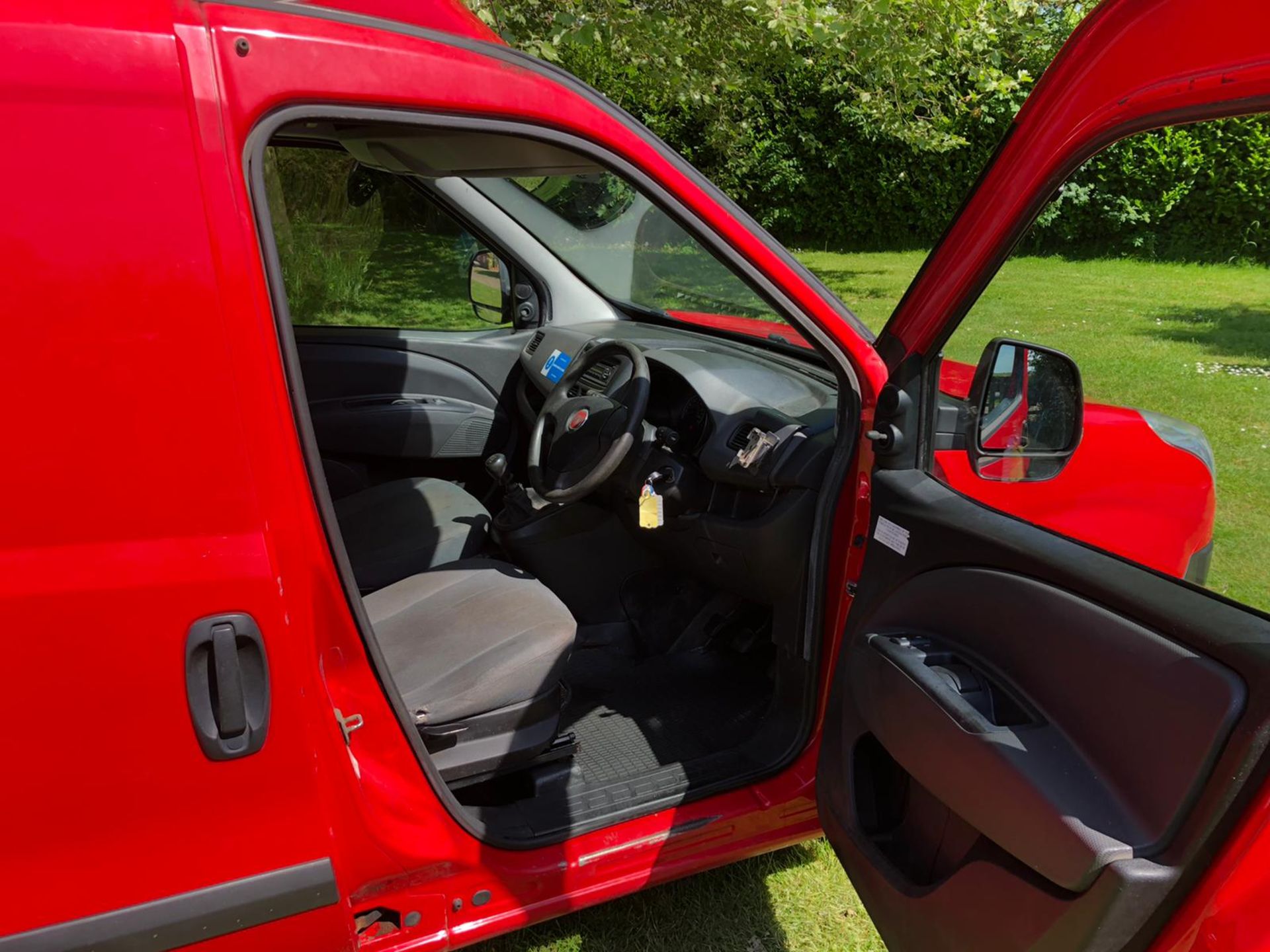 2013 FIAT DOBLO 16V XL MULTIJET LWB RED PANEL VAN, 1.6 DIESEL ENGINE, SHOWING 86K MILES *PLUS VAT* - Image 10 of 15