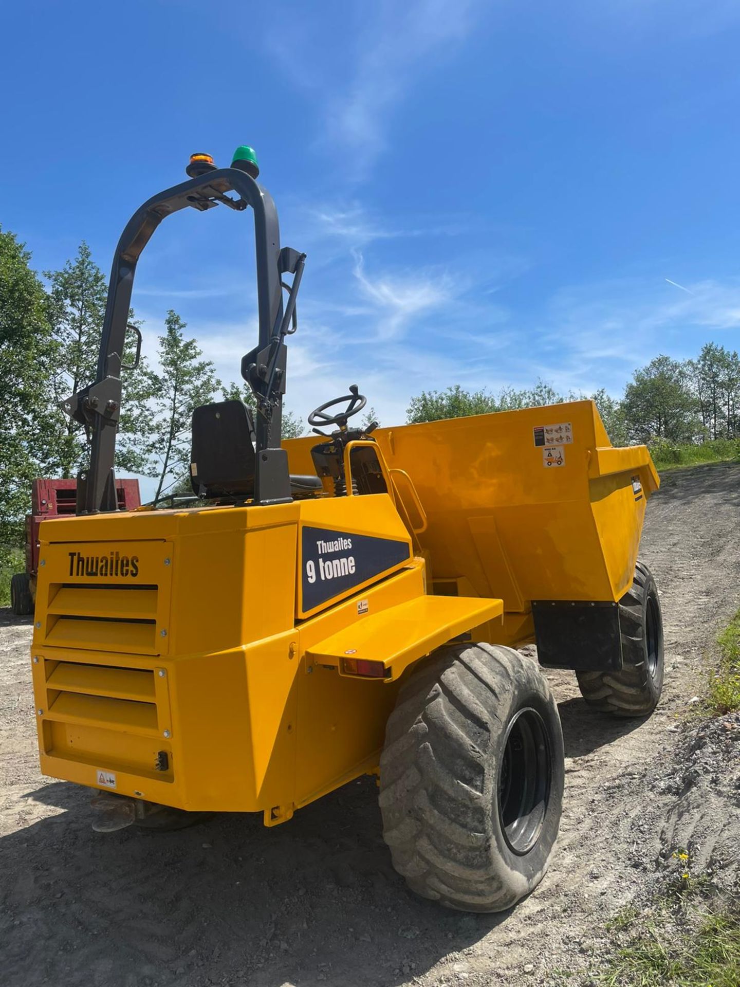 2014 THWAITES 9 TON STRAIGHT TIP DUMPER, 3,104 RECORDED HOURS, 4 WHEEL DRIVE *PLUS VAT* - Image 3 of 10