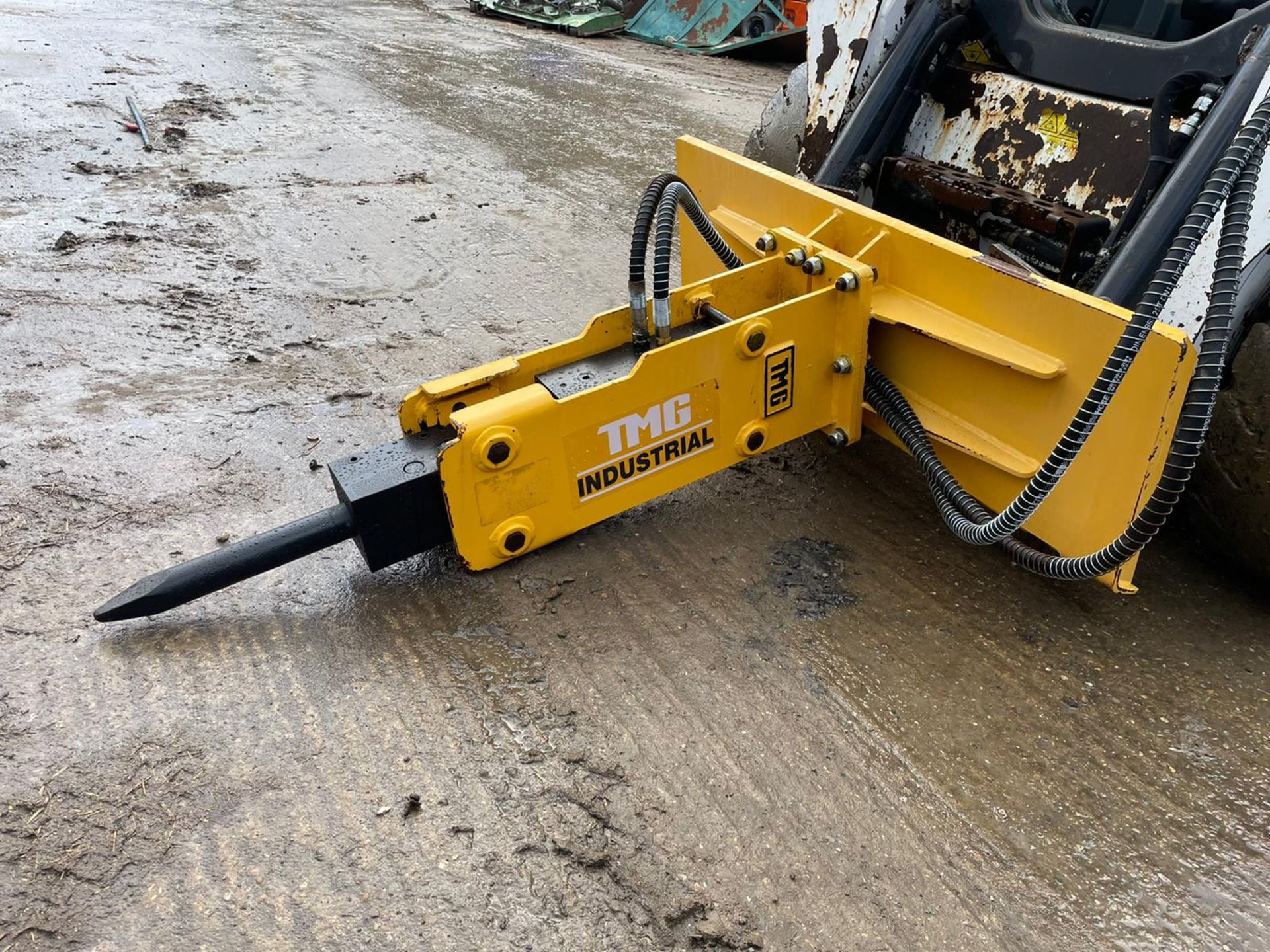 2014 BOBCAT S550 SKIDSTEER WITH UNUSED ROCK BREAKER AND BUCKET, SHOWING A LOW 2277 HOURS *PLUS VAT* - Image 7 of 17