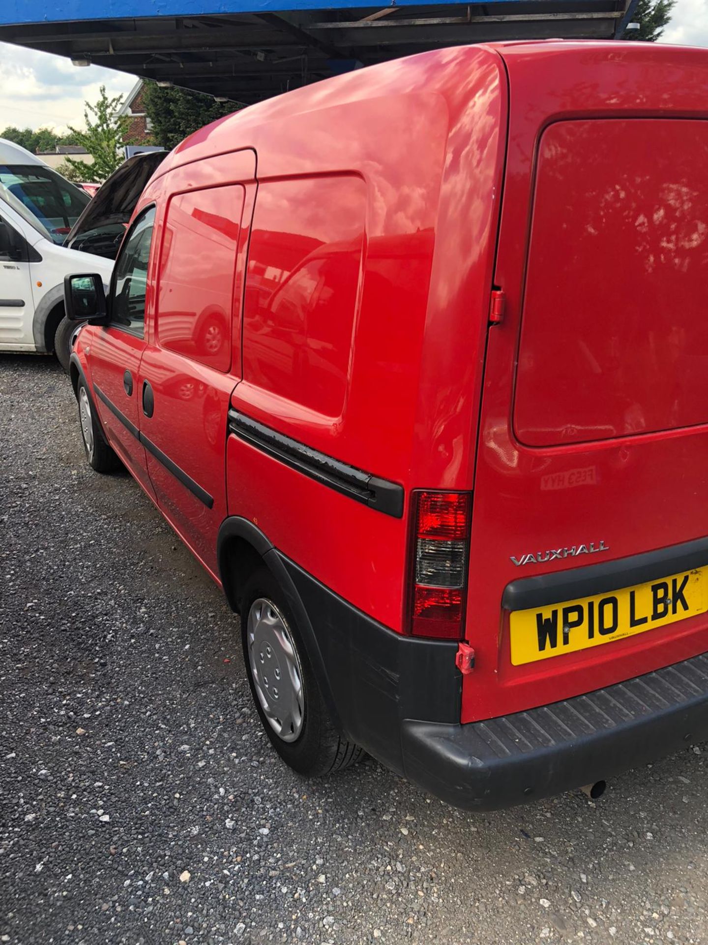 2010 VAUXHALL COMBO 1700 CDTI RED VAN, SHOWING 56,424 MILES, 1248CC DIESEL ENGINE *NO VAT* - Image 6 of 14