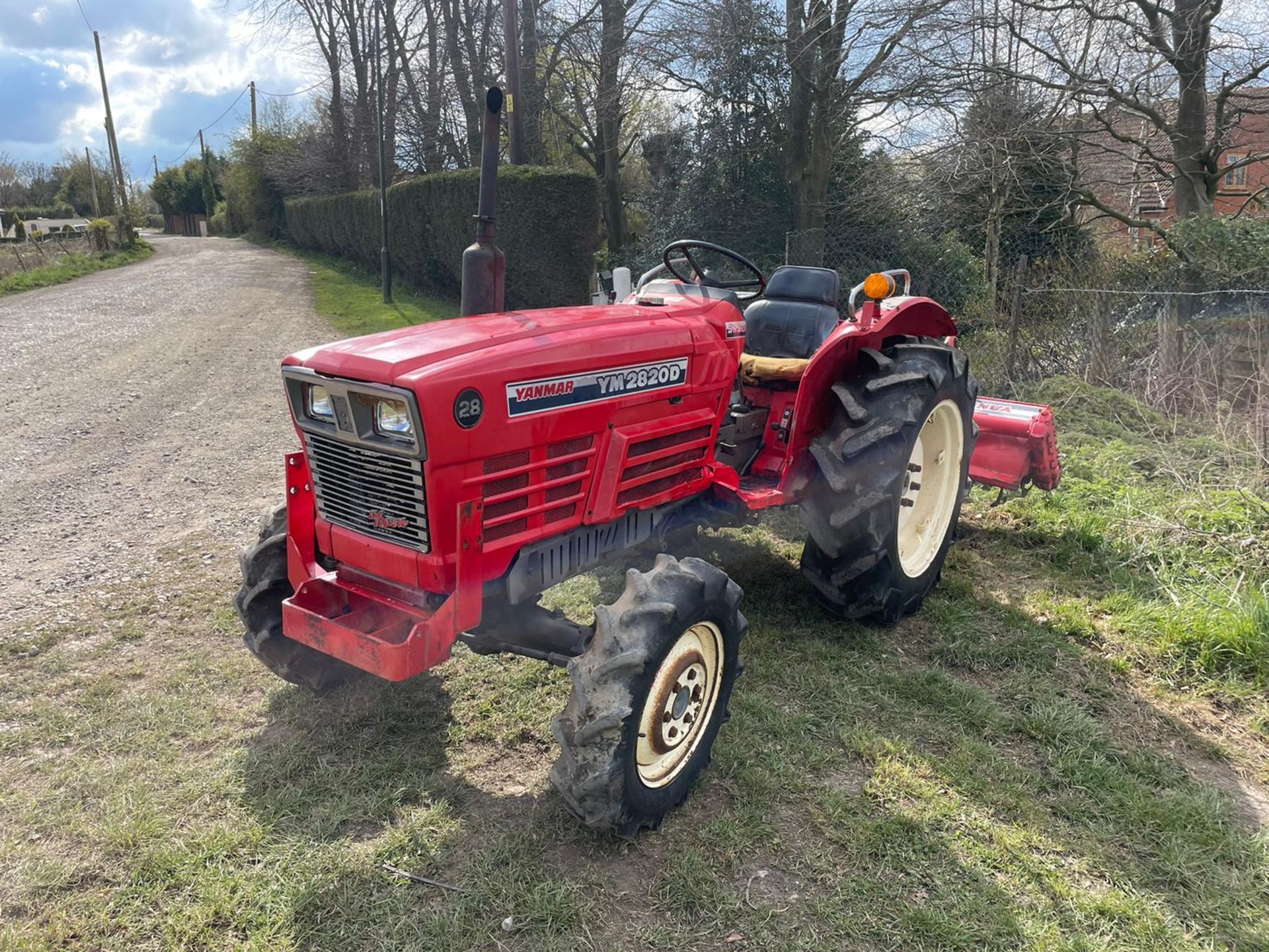 YANMAR YM2820D TRACTOR, RUNS AND DRIVES & WORKS, SHOWING 2233 HOURS, 3 POINT LINKAGE *PLUS VAT* - Image 3 of 10