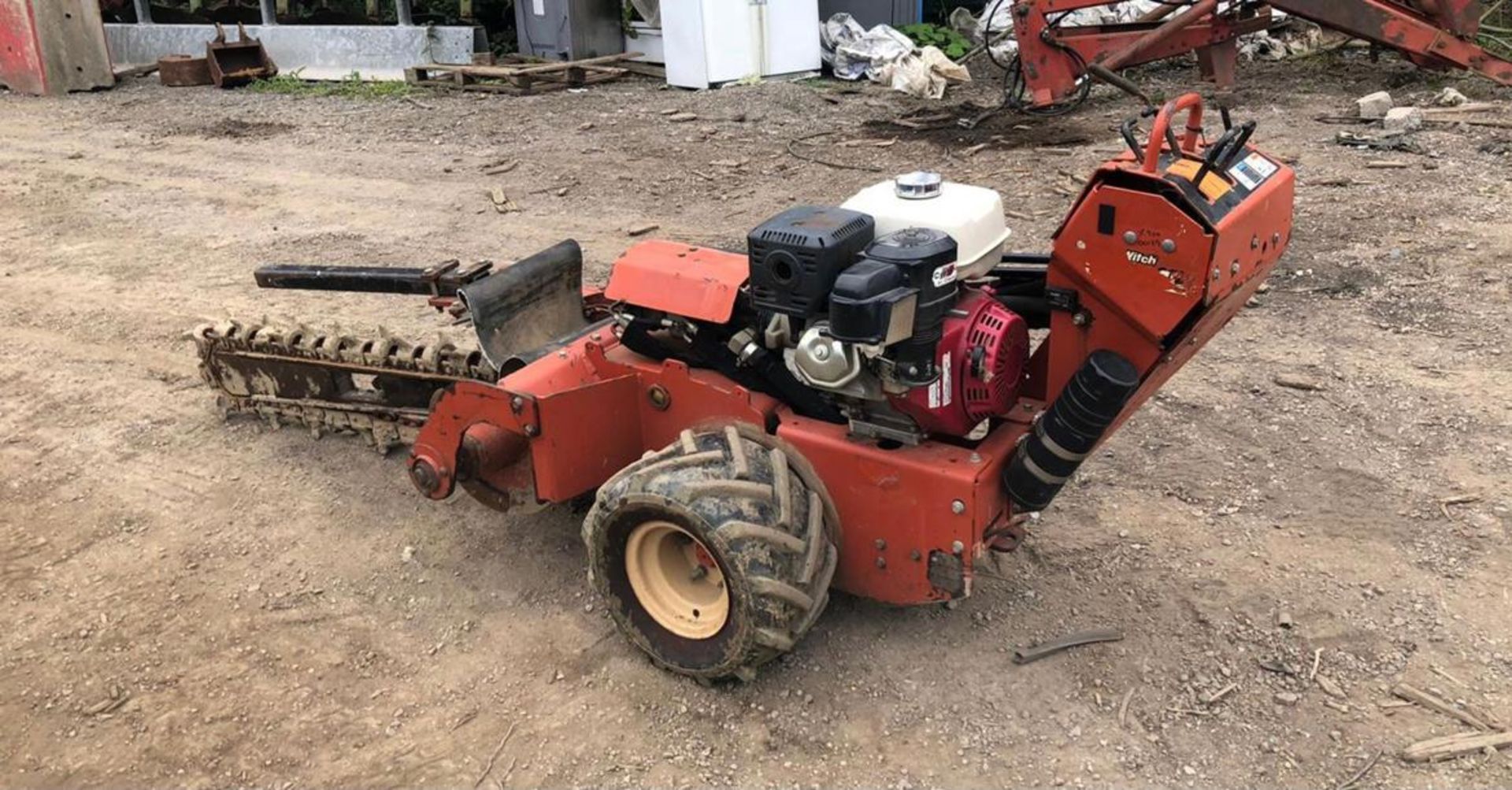 DITCH WITCH RT10 WALK BEHIND TRENCHER, RUNS DRIVES AND DIGS, SHOWING A LOW 130 HOURS *PLUS VAT* - Image 2 of 4