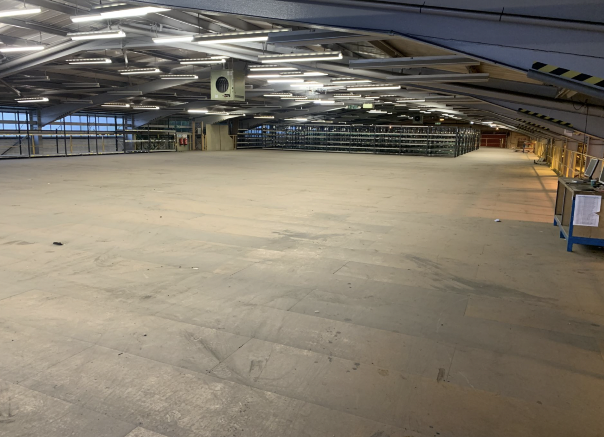 £500,000 MEZZANINE FLOOR 80m x 28m 3 stairs and loading bay inc - Image 2 of 21