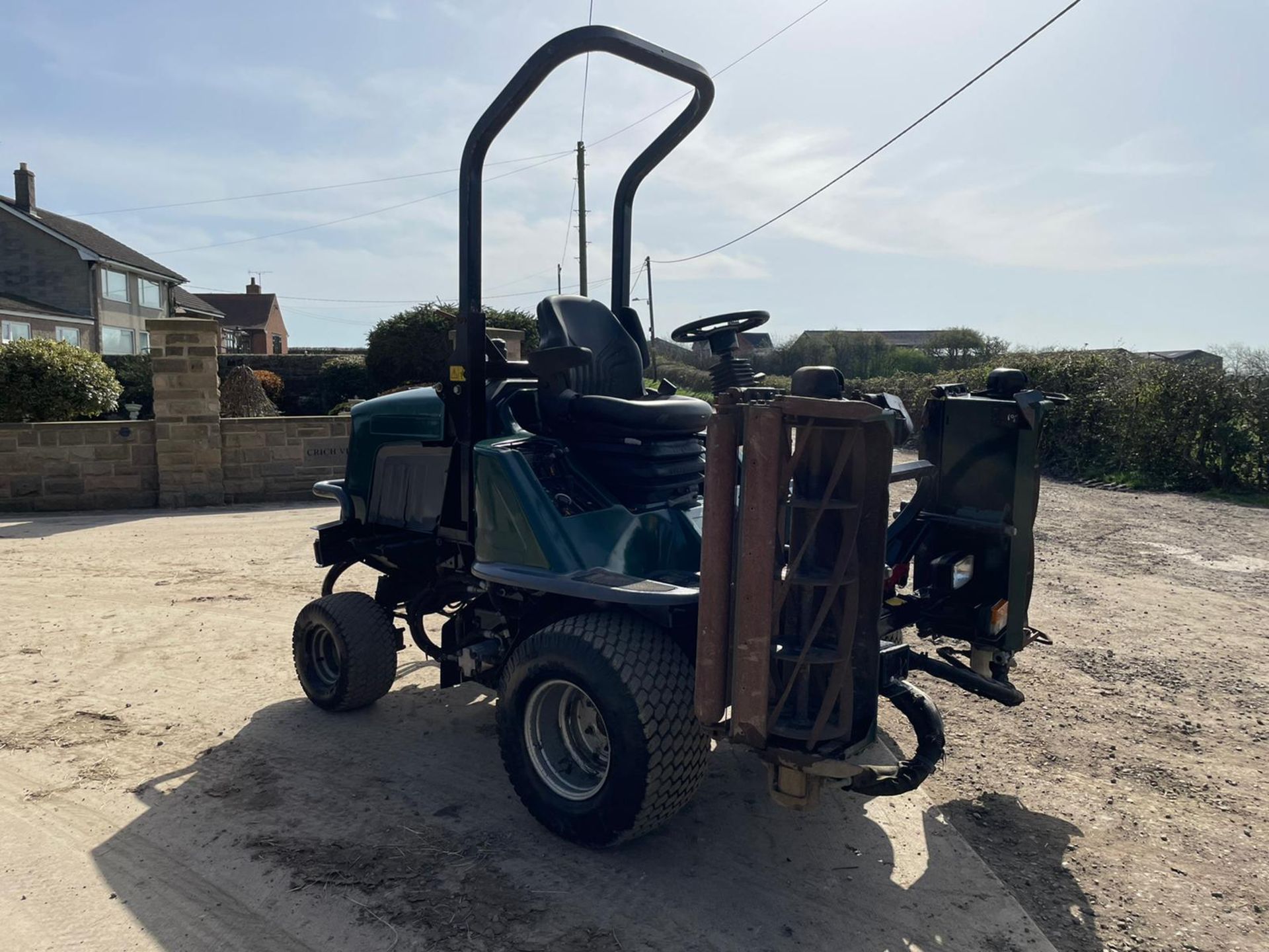 2009 HAYTER LT324 CYLINDER MOWER, ROLL BAR, HYDROSTATIC, LOW 2630 HOURS *PLUS VAT* - Image 5 of 7